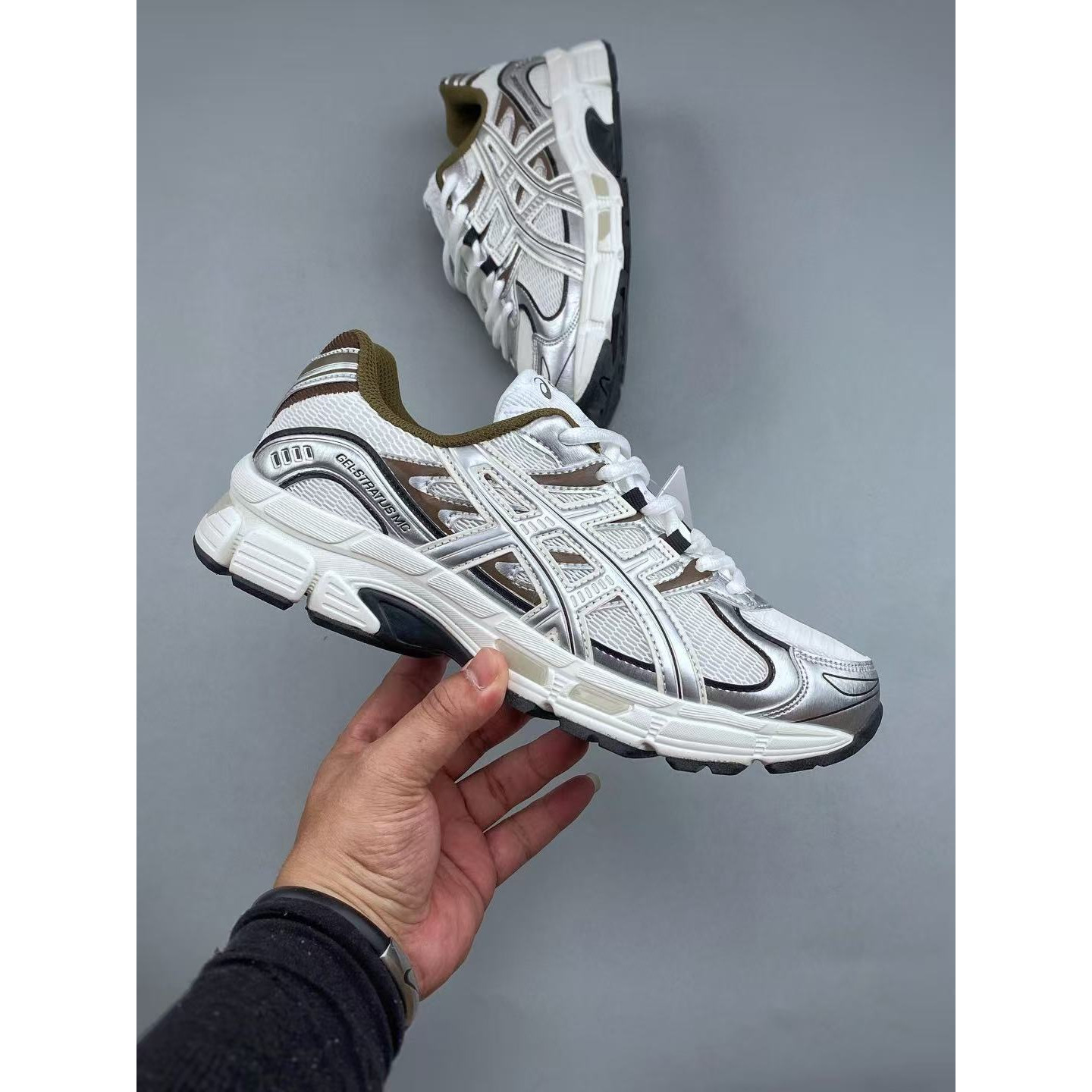 <p>ASICS GEL-STRATUS MC 舒适耐穿减震透气跑步鞋(棕)&nbsp;</p>