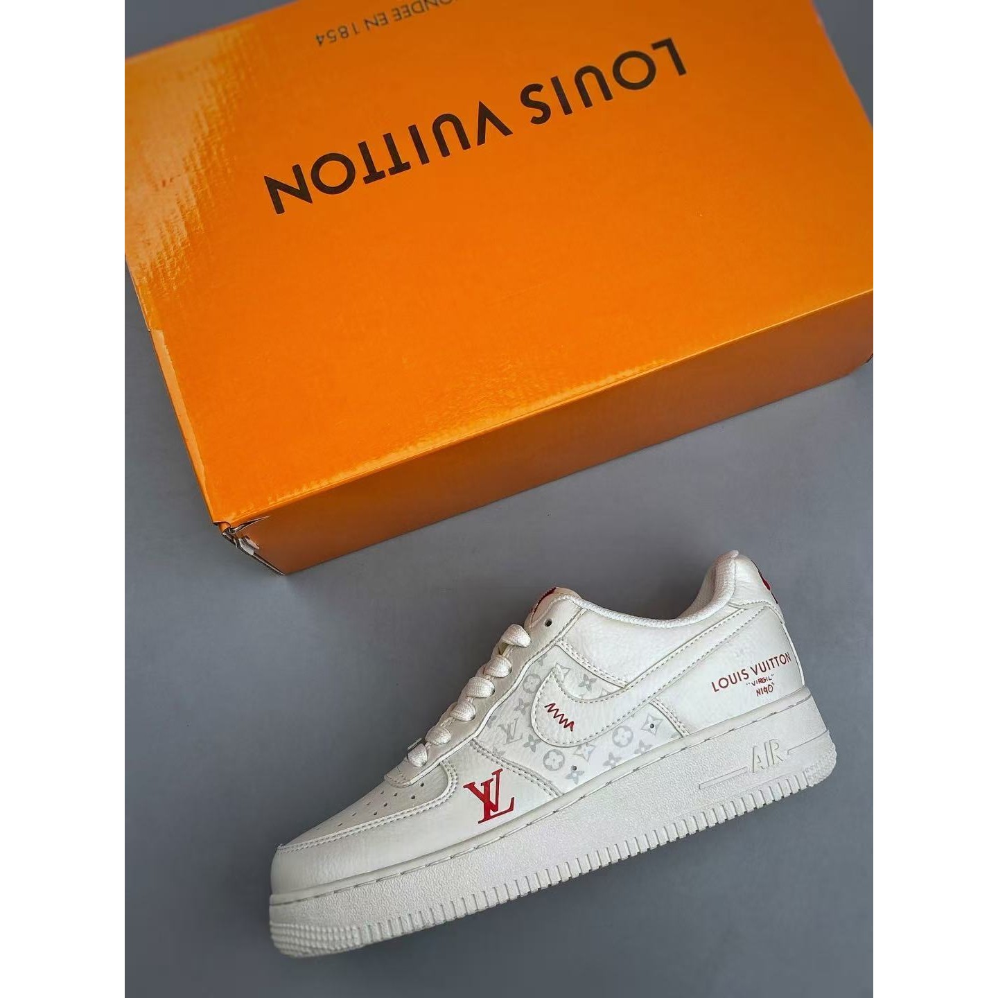 <p>Nike Air Force1 07 low &nbsp;联名款(白)</p>