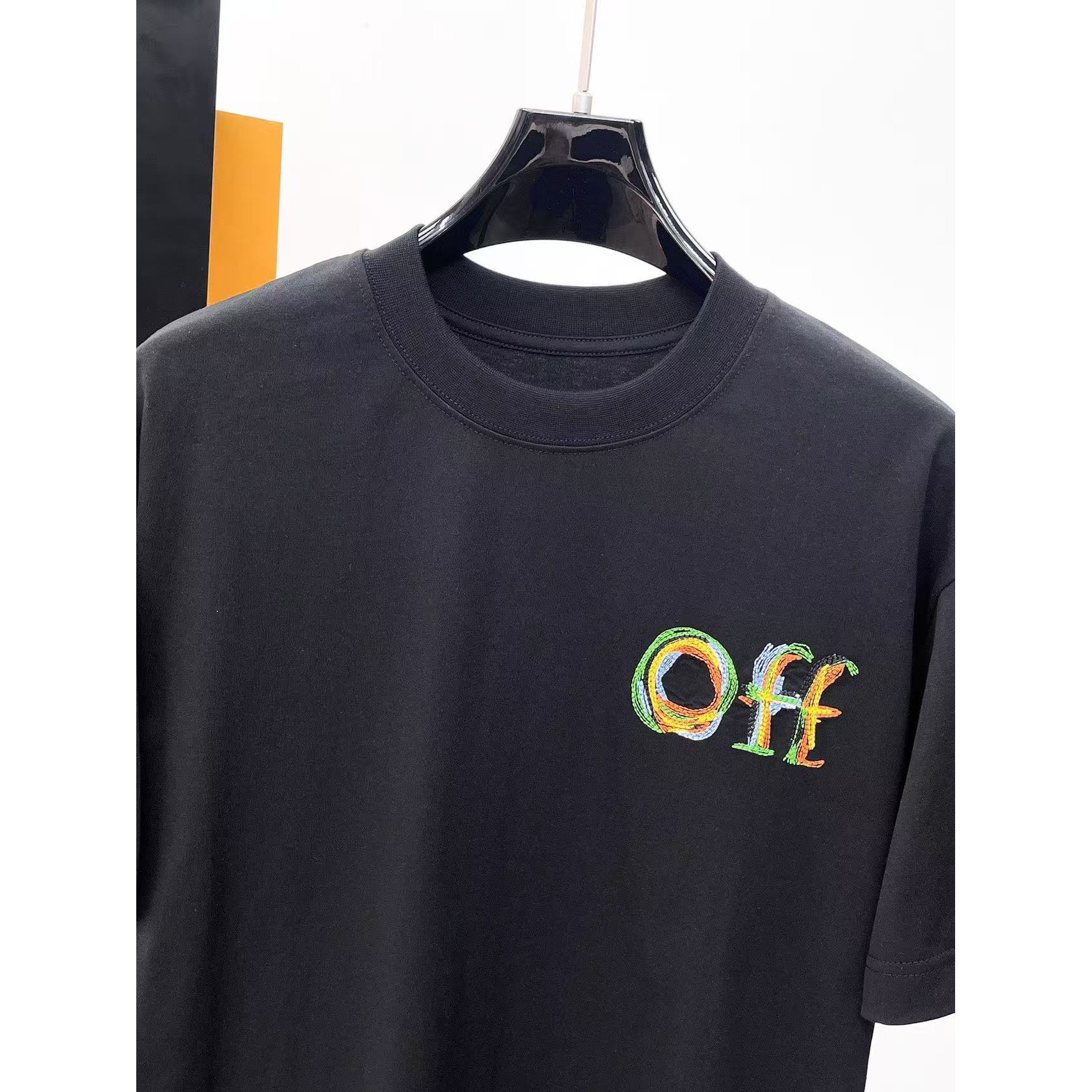 <p>OFF 专柜新款短袖T恤(黑)</p>