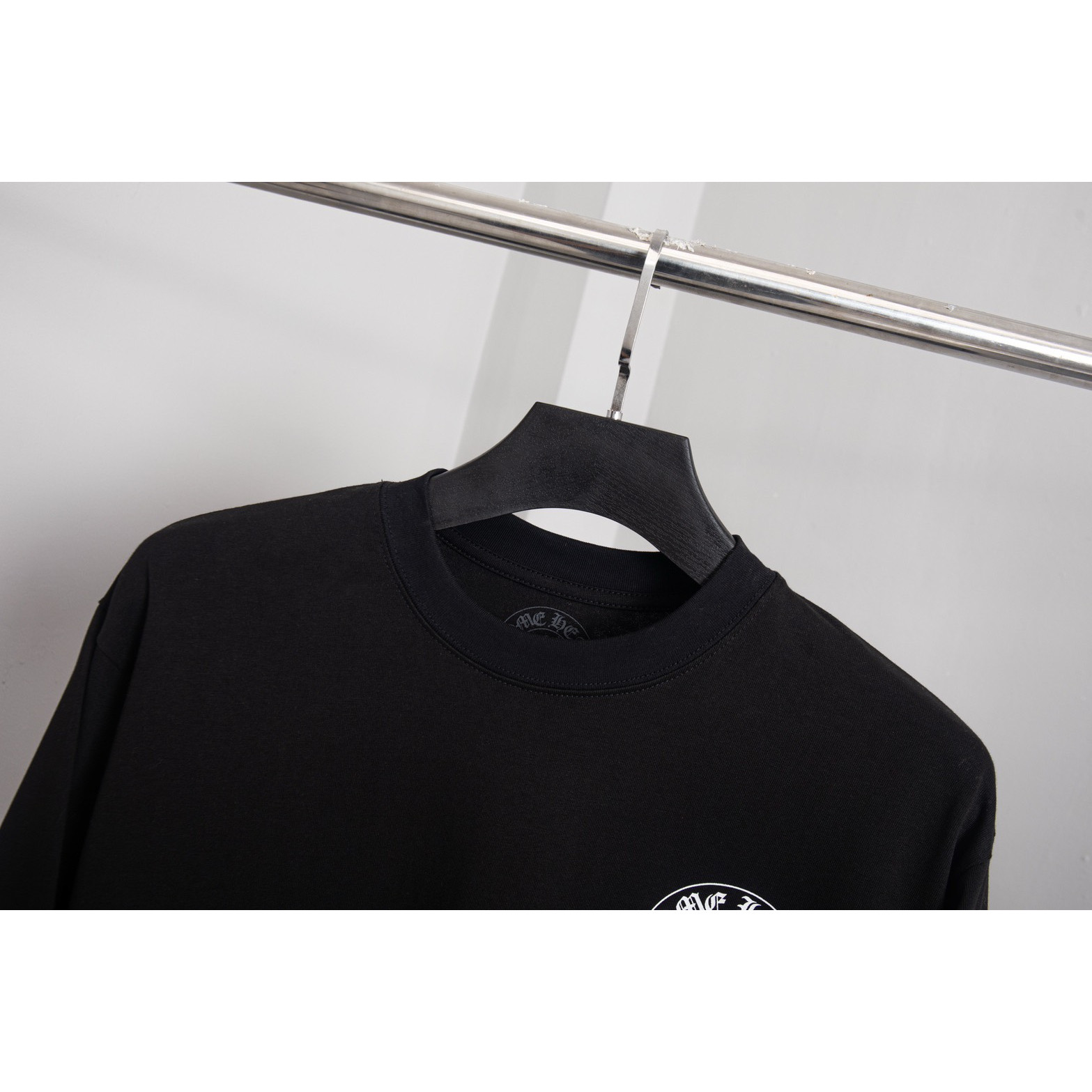 <p>CHROME HEARTS 国旗印花圆领长袖</p>

<p>(PJ0251)(黑色)</p>