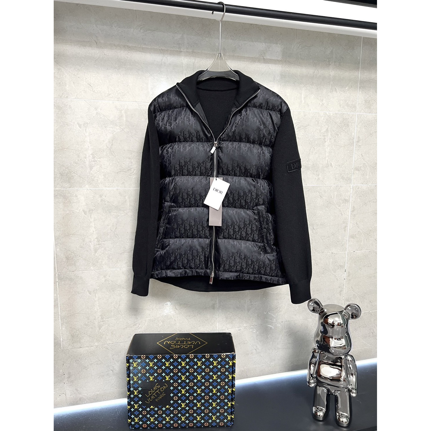 <p>Dior 经典针织羽绒款(黑色)</p>

<p>&nbsp;</p>