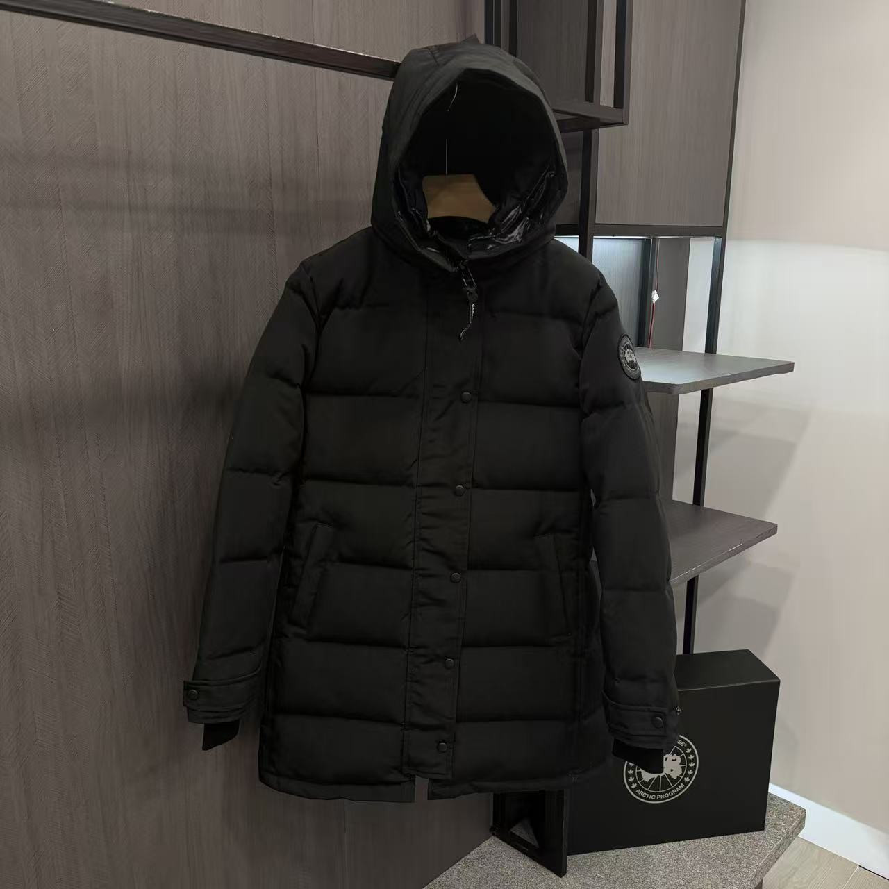 <p>Canada Goose Shelburn*派克大衣羽绒服(黑色黑標)</p>