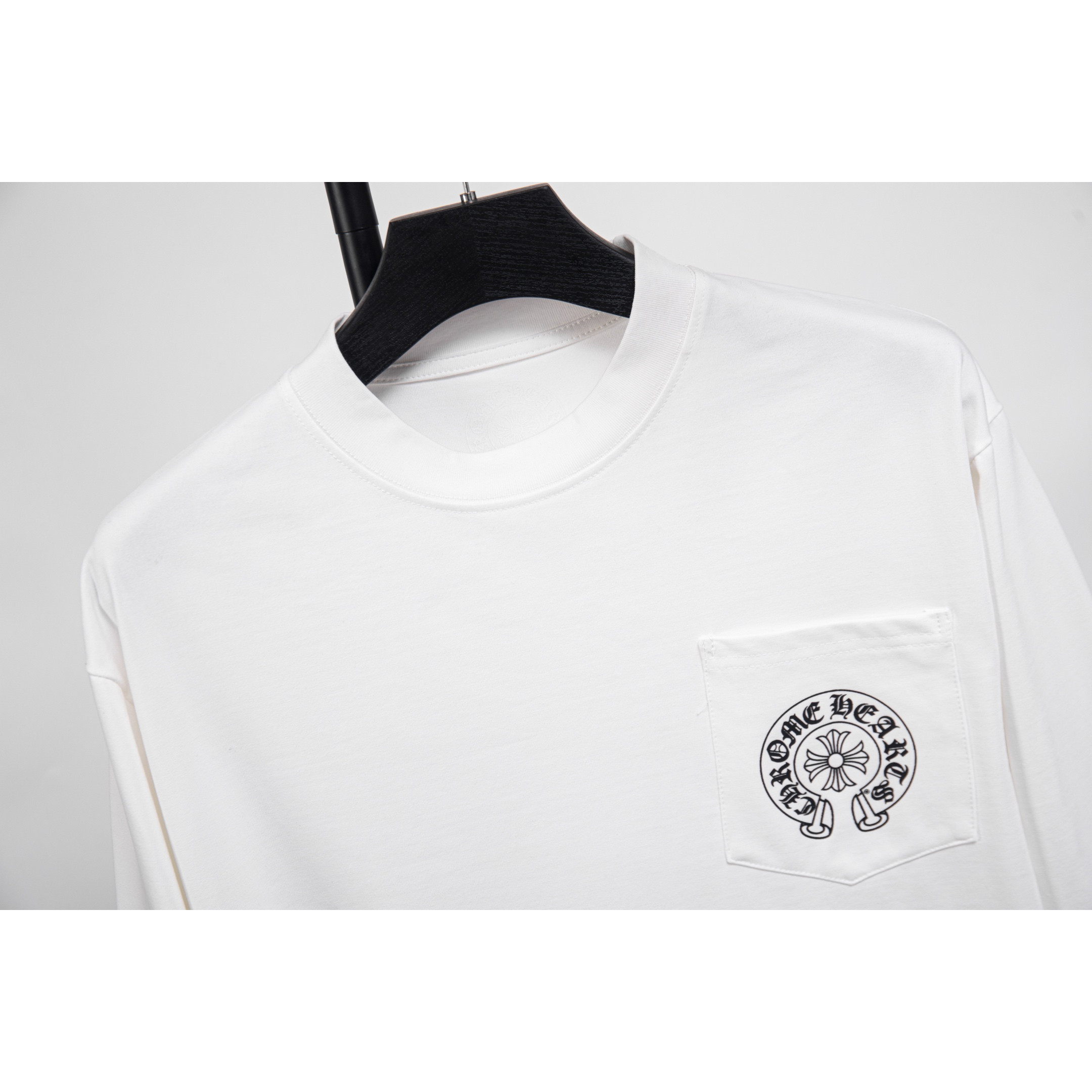 <p>CHROME HEARTS 东京限定长袖T (X489白)</p>