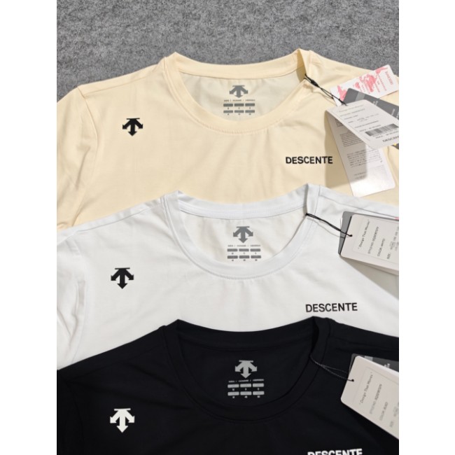 <p>DESCENTE 速乾短袖T恤</p>