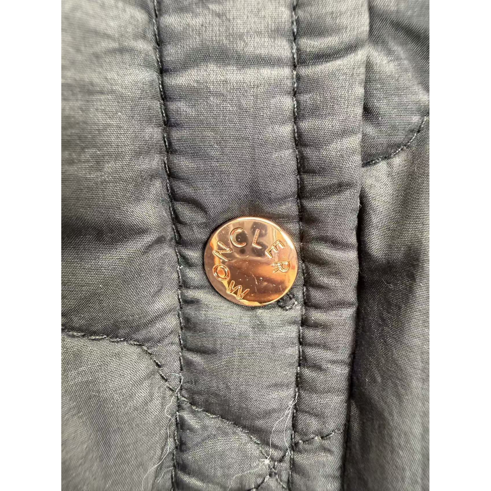 <p>Moncler 针织拼接羽绒服(黑)</p>