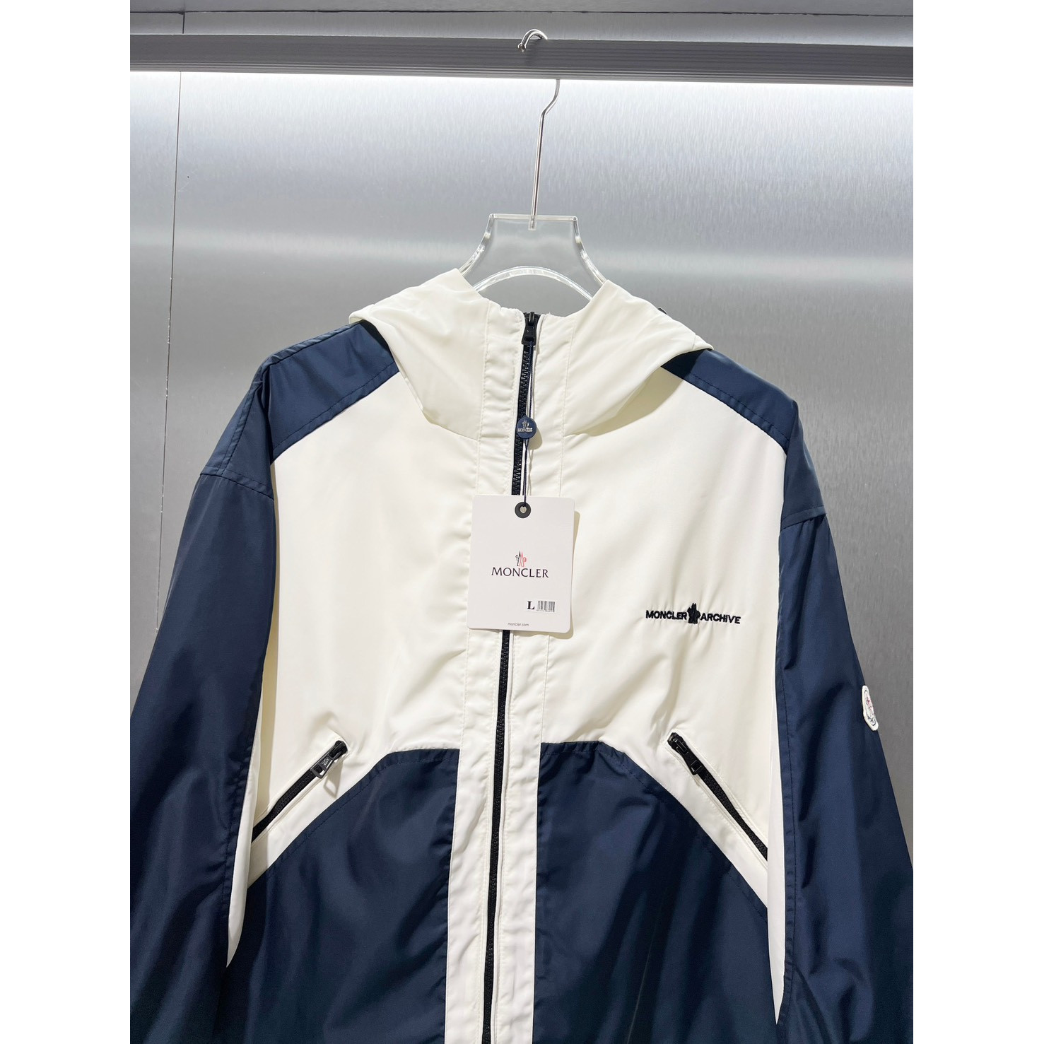 <p>MONCLER&nbsp;夹克外套</p>