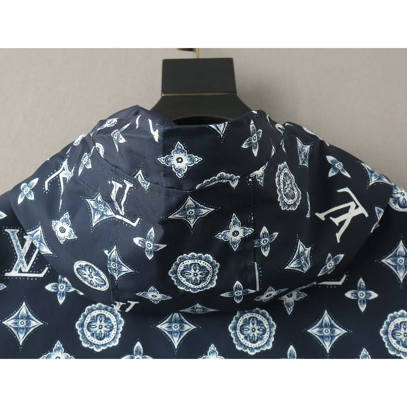 <p>LV 男士夹克外套(藍)</p>