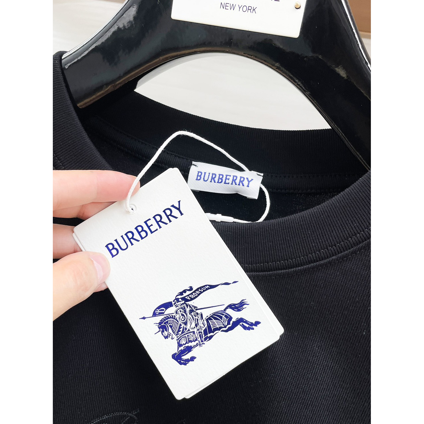 <p>BURBERRY 长袖T恤(黑)</p>