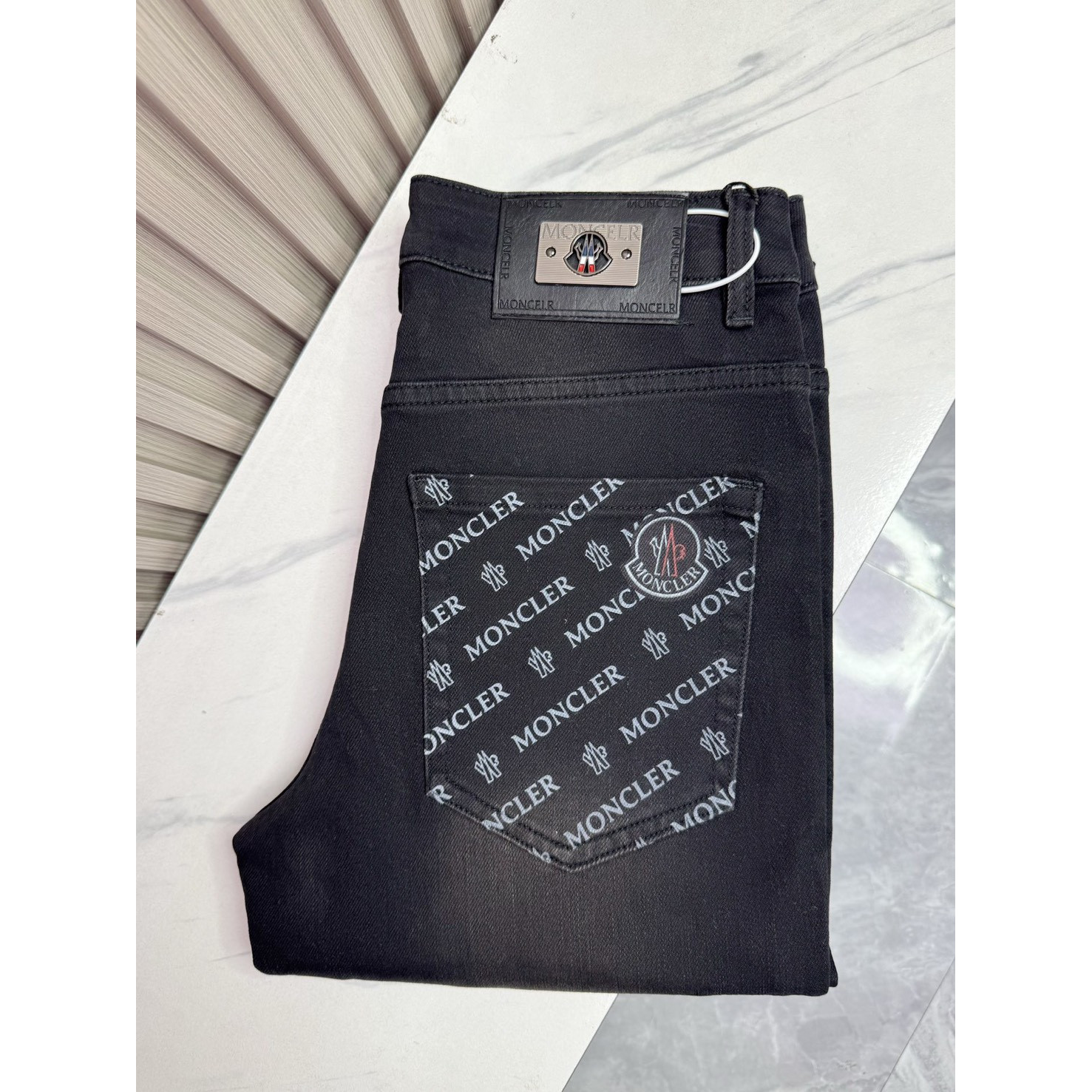 <p>MONCLER 休閒牛仔褲</p>