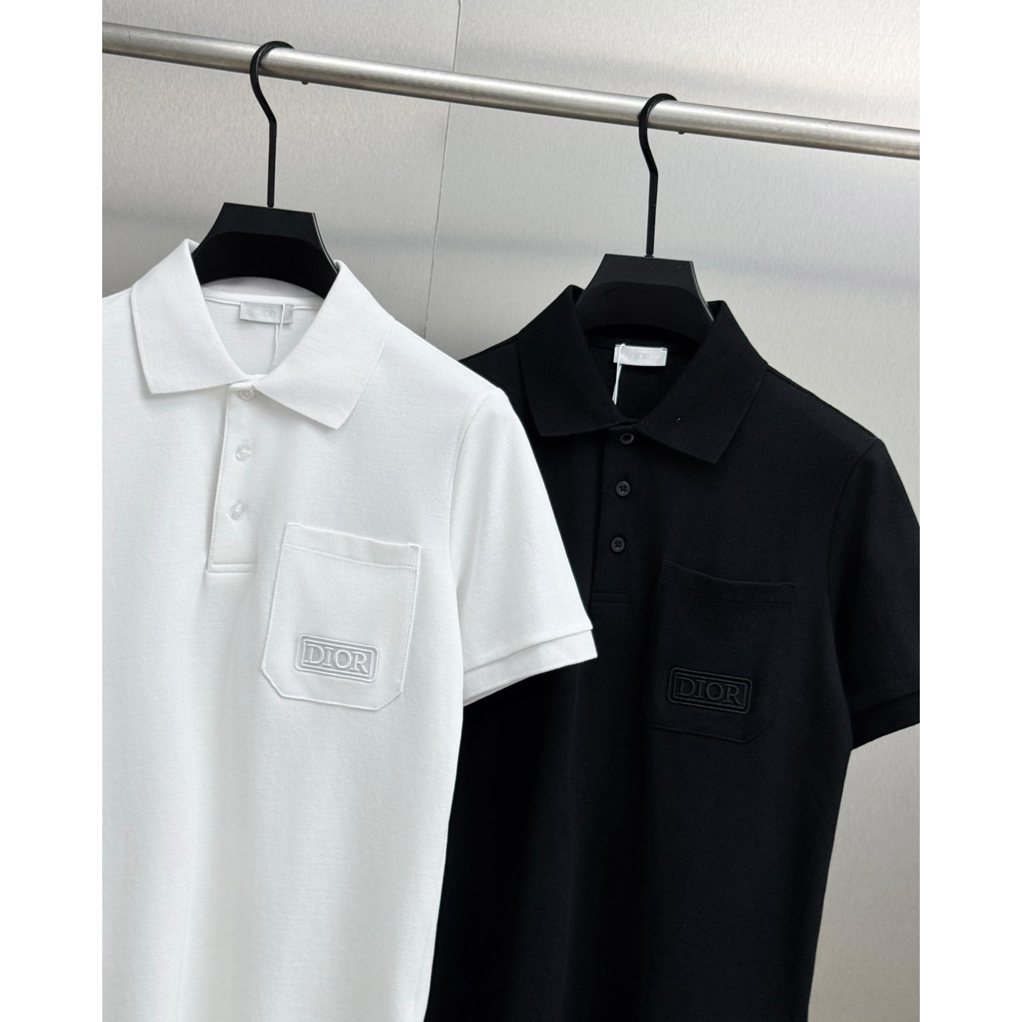 <p>DIOR&nbsp;短袖翻领polo衫(白)</p>