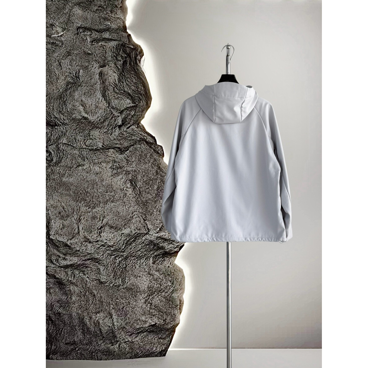 <p>KOLON SPORT 冲锋衣连帽款(浅灰)</p>