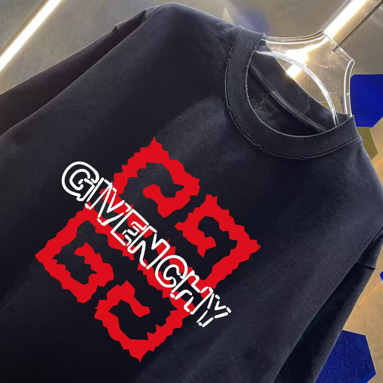 <p>Givenchy 洗水磨破短袖T恤(洗水黑)</p>