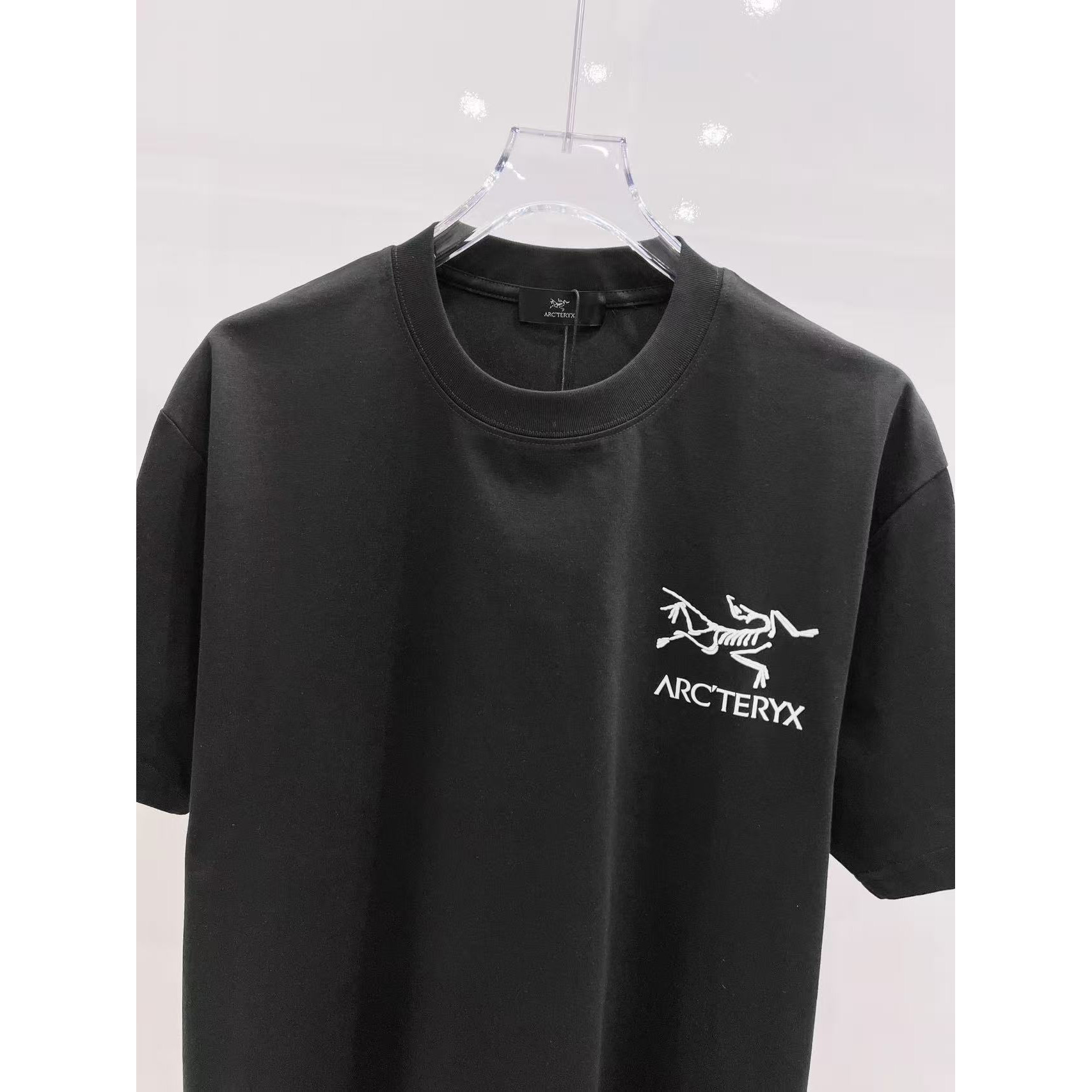 <p>Arc'teryx 短袖圆领T恤(黑)</p>
