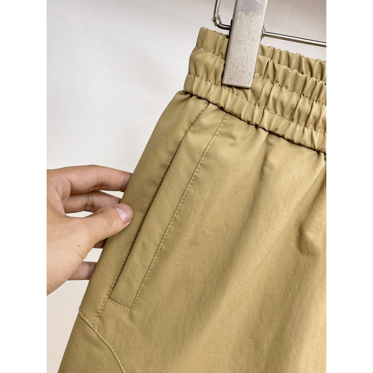 <p>Descente 休闲短裤(卡其)</p>