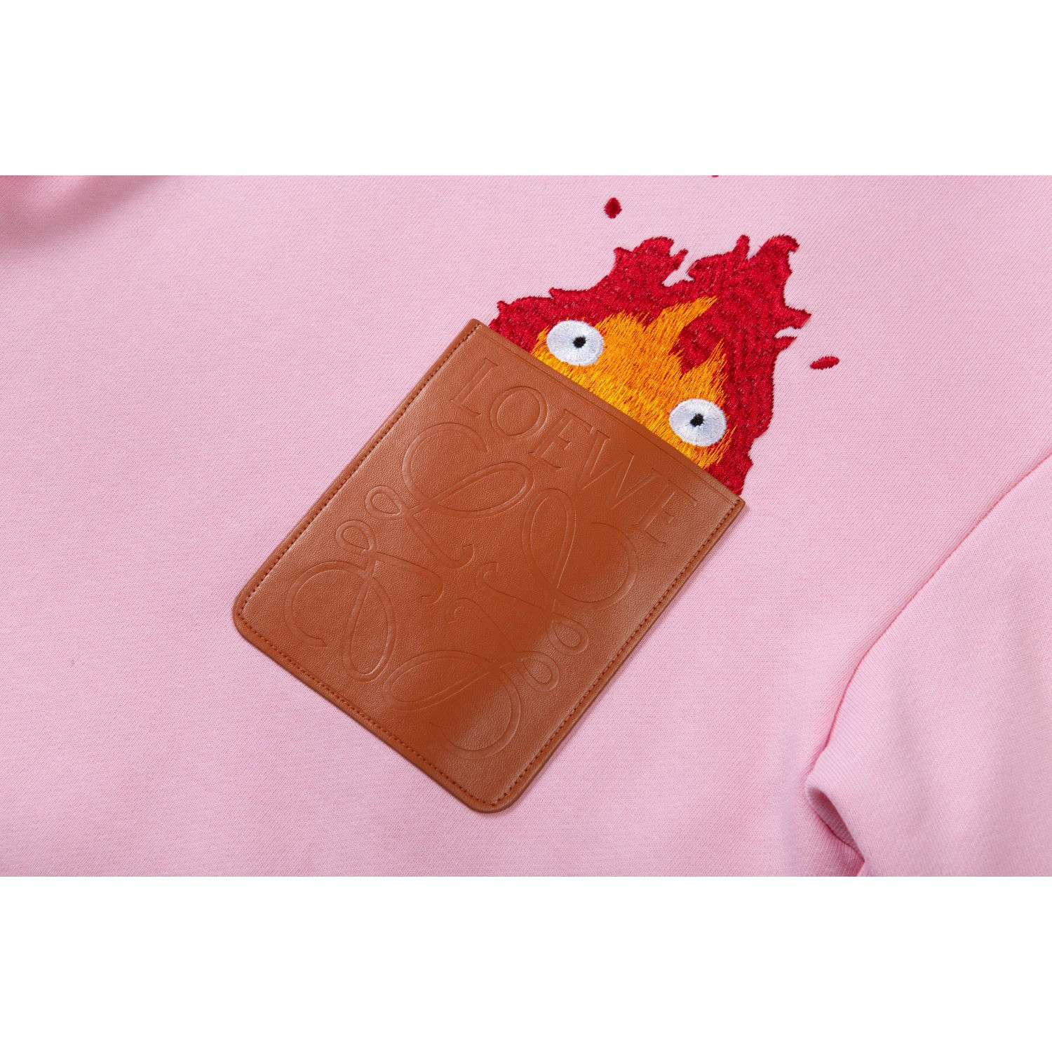 <p>Loewe 火焰绣花logo皮口袋连帽卫衣(粉)</p>