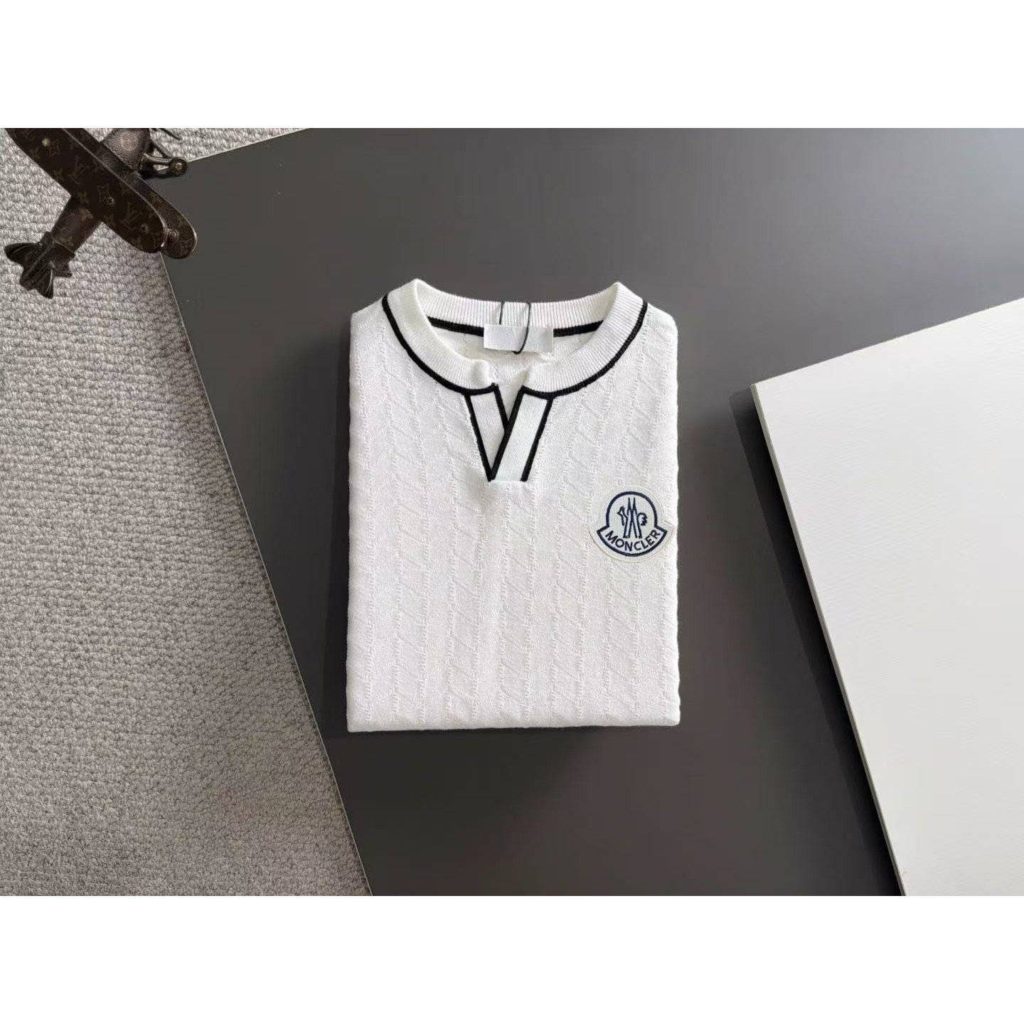 <p>MONCLER 秋冬官网最新毛衣(白)</p>