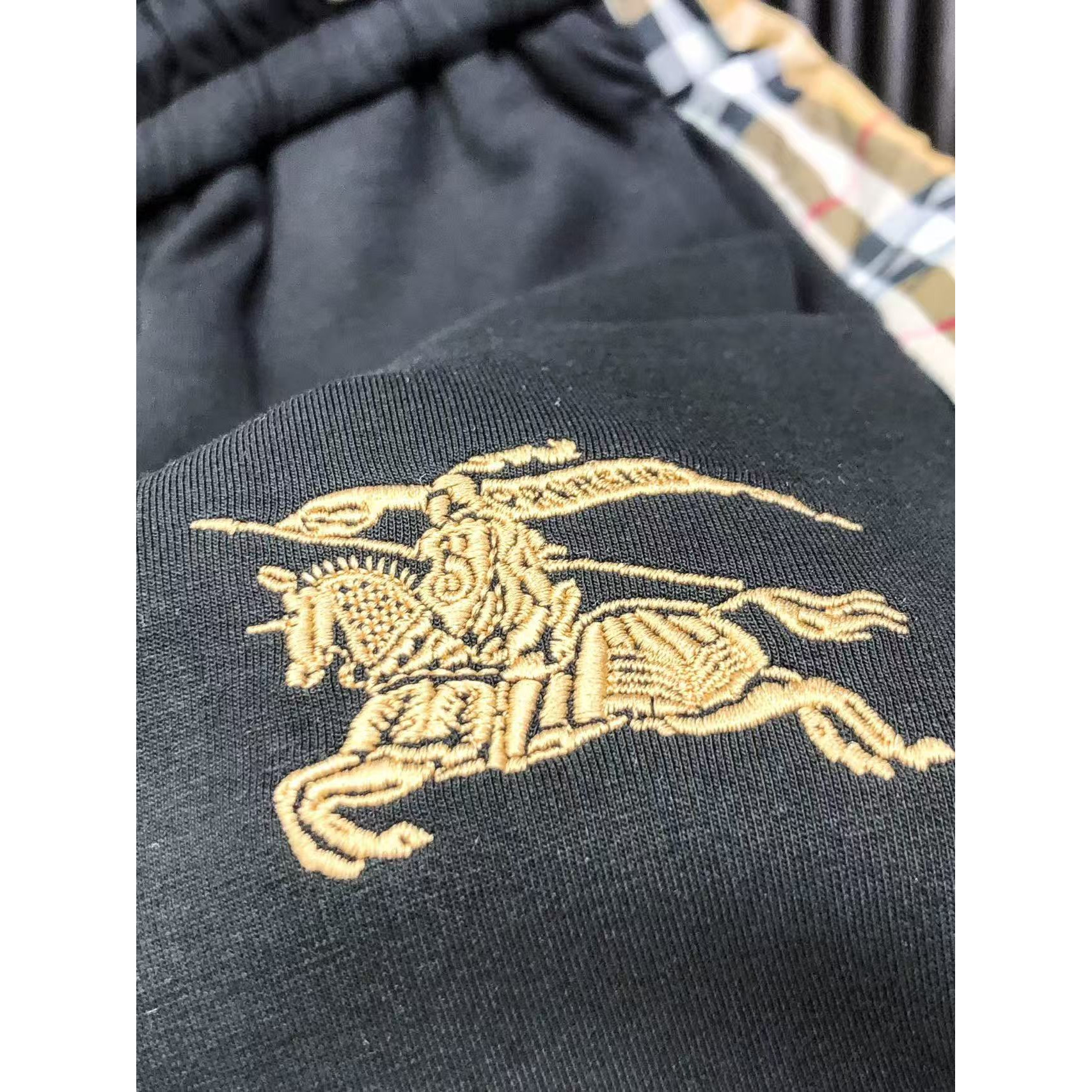 <p>LV&nbsp;高品质时尚休闲裤(782944)</p>