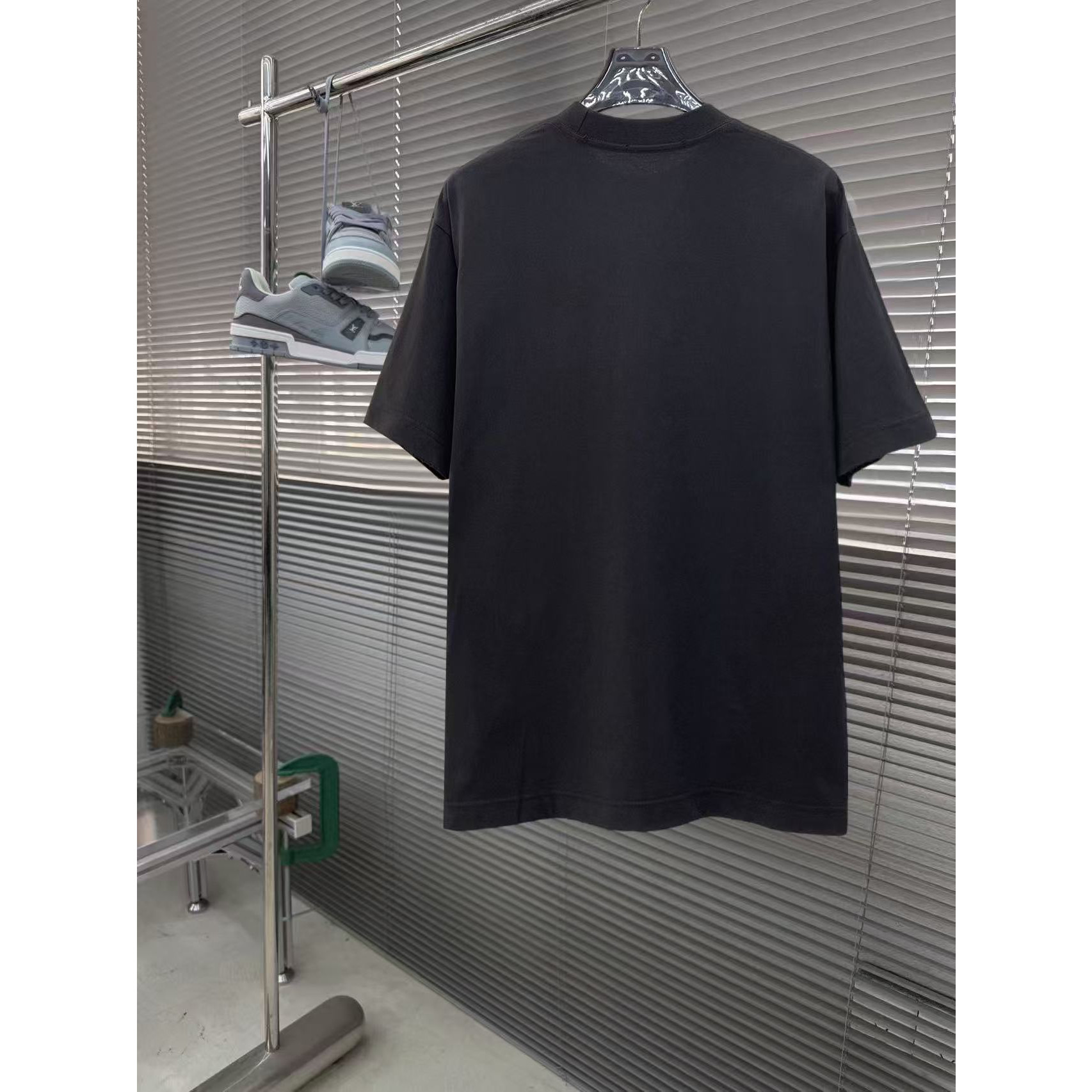 <p>Balenciaga 专柜新款短袖T恤(黑)</p>