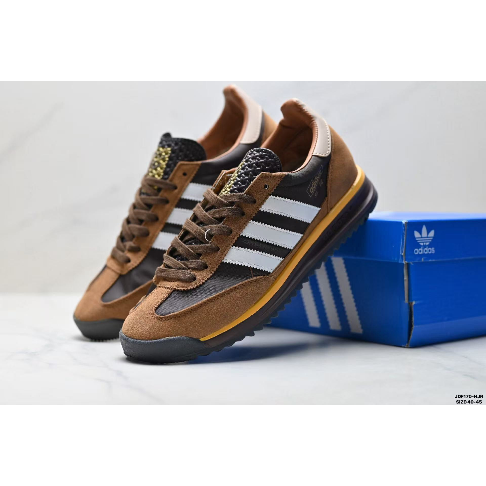 <p>全色 Adidas 复古休闲运动鞋</p>