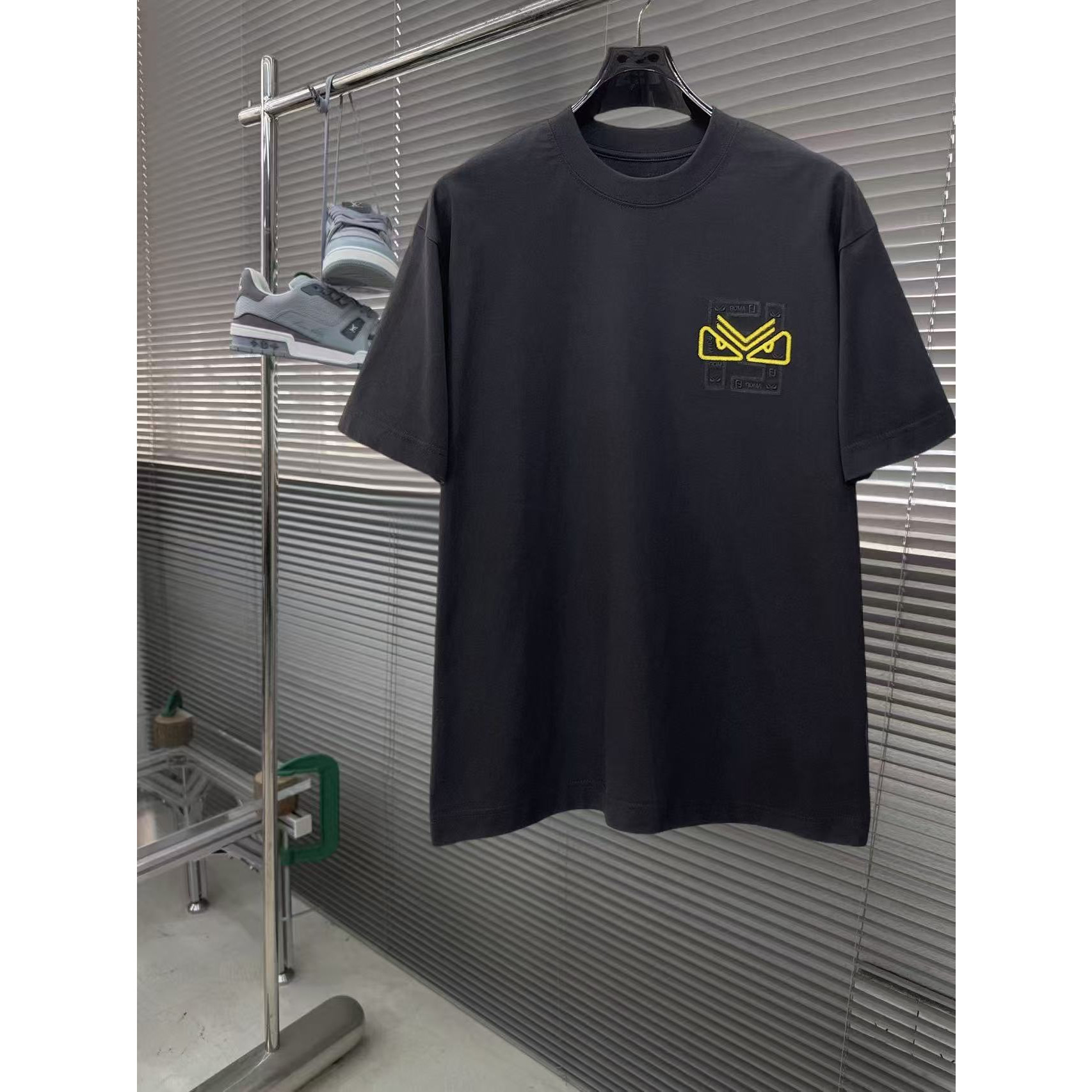 <p>FENDI 专柜新款短袖T恤(黑)</p>