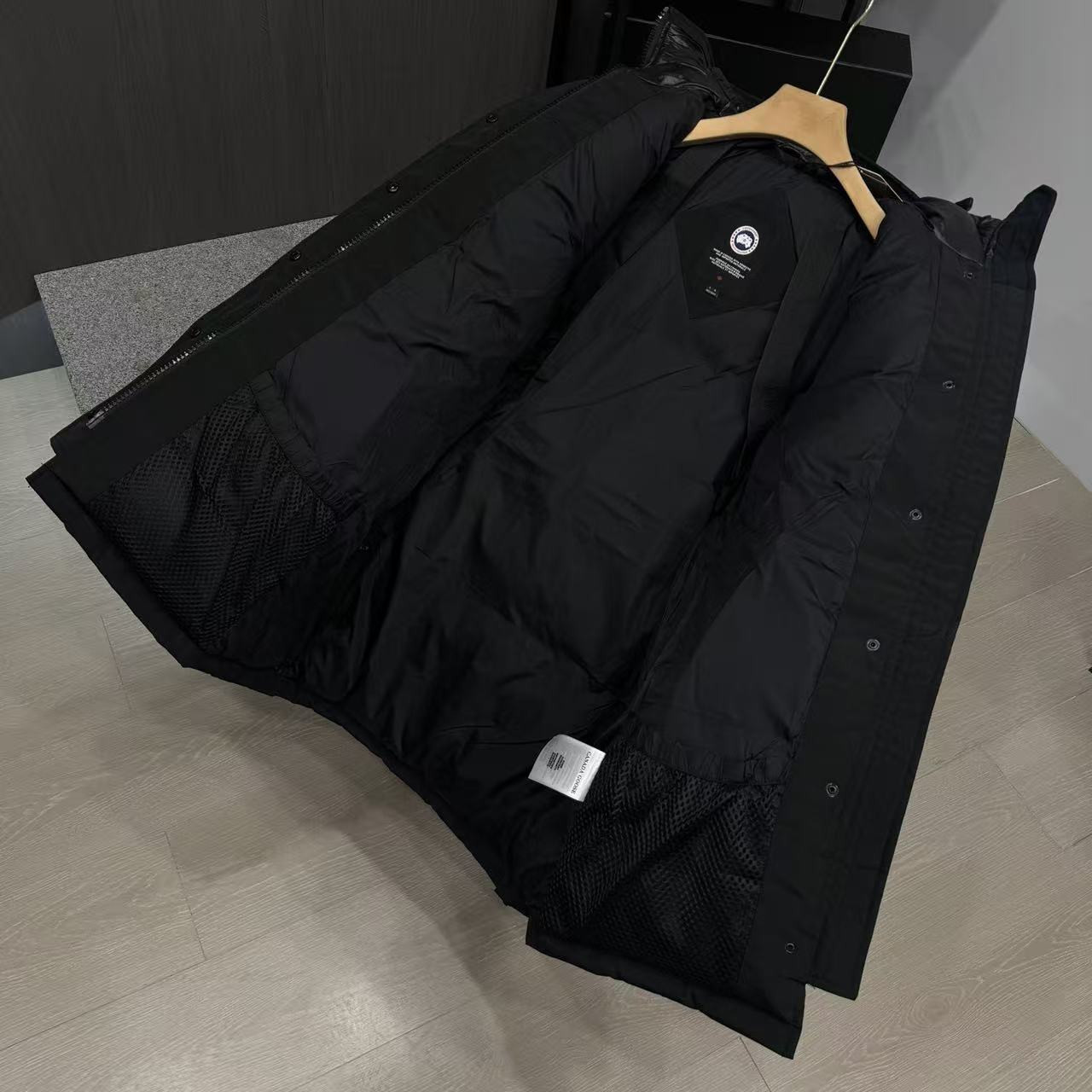 <p>Canada Goose Shelburn*派克大衣羽绒服(黑色紅標)</p>