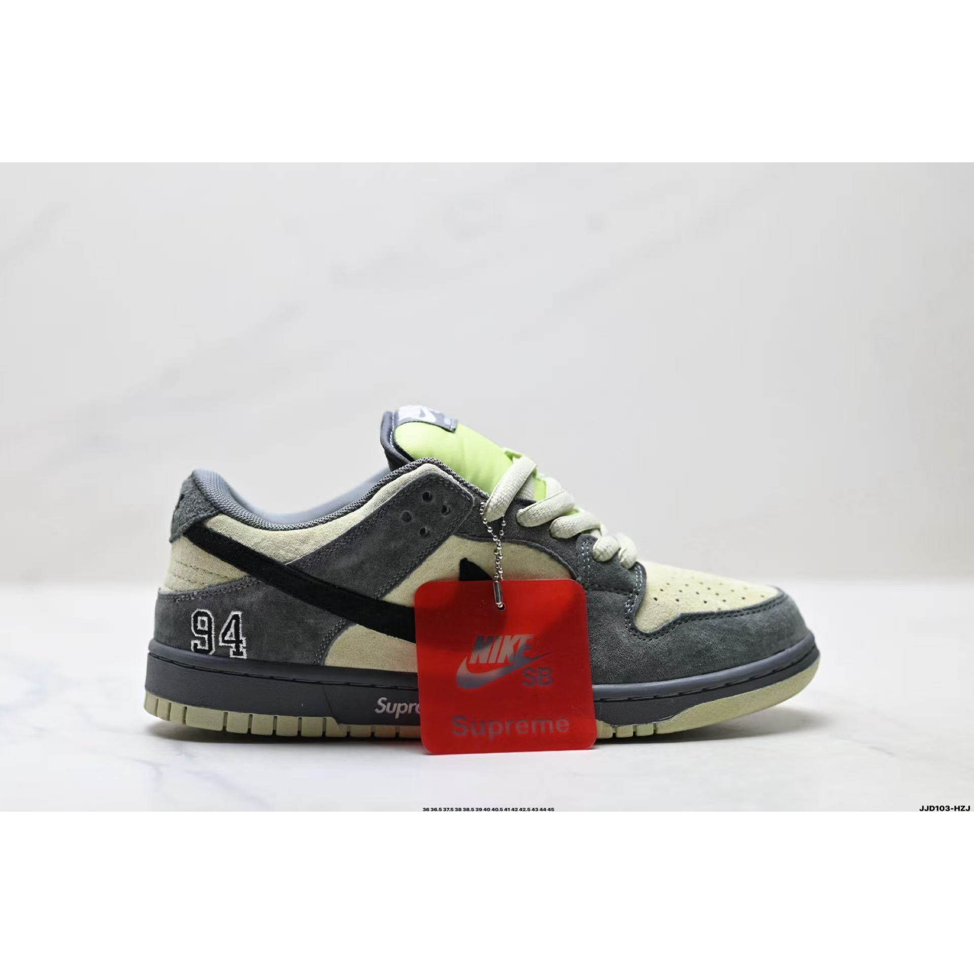 <p>NIKE DUNK LOW 运动滑板板鞋</p>