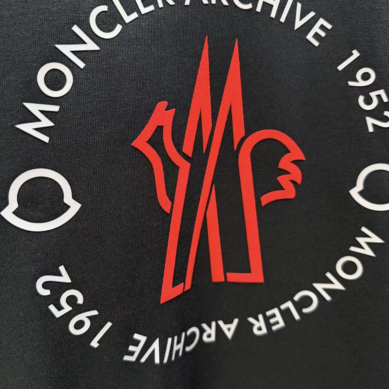 <p>Moncler 短袖T恤(黑)</p>