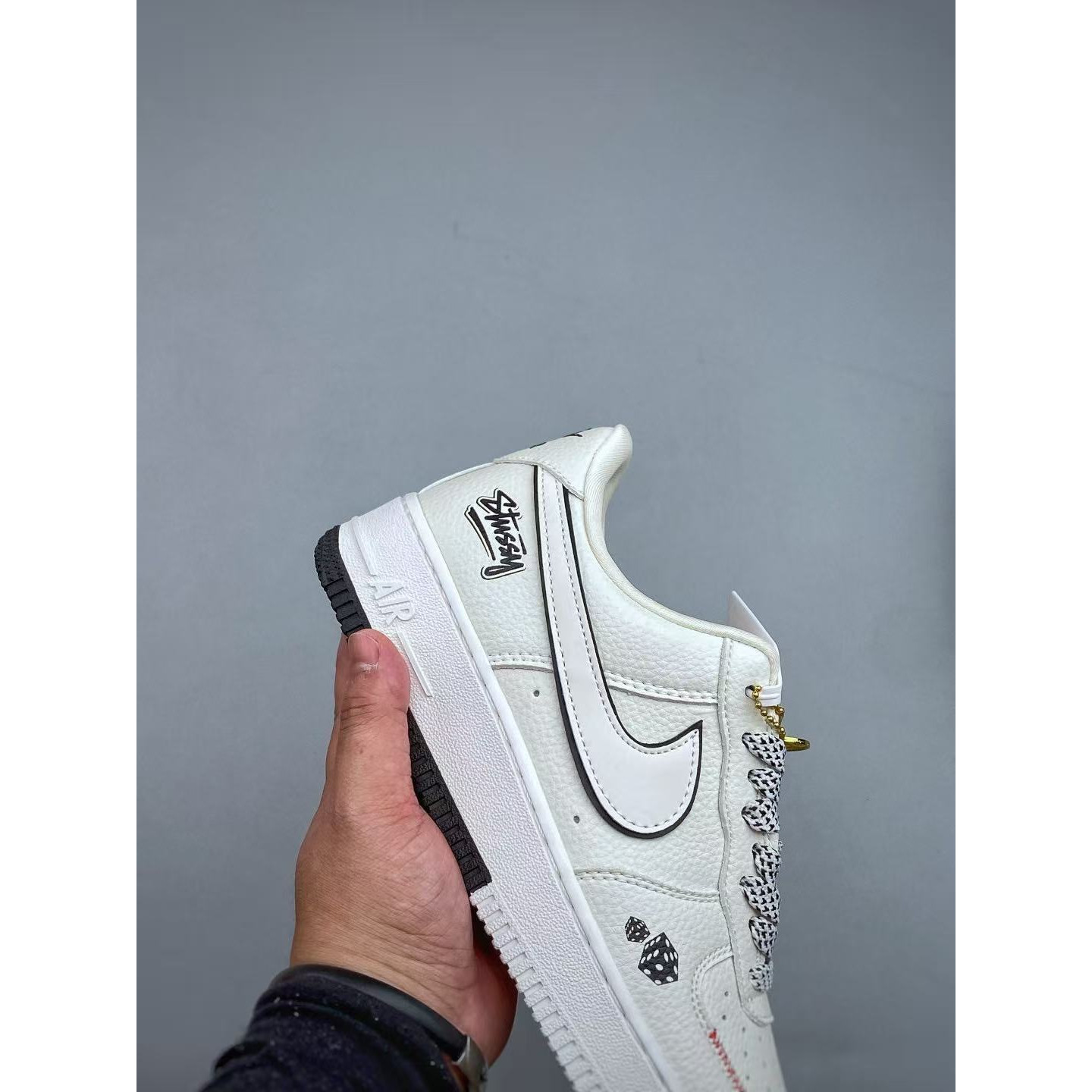 <p>Nike Air Force1 07 low &nbsp;联名款(白)</p>