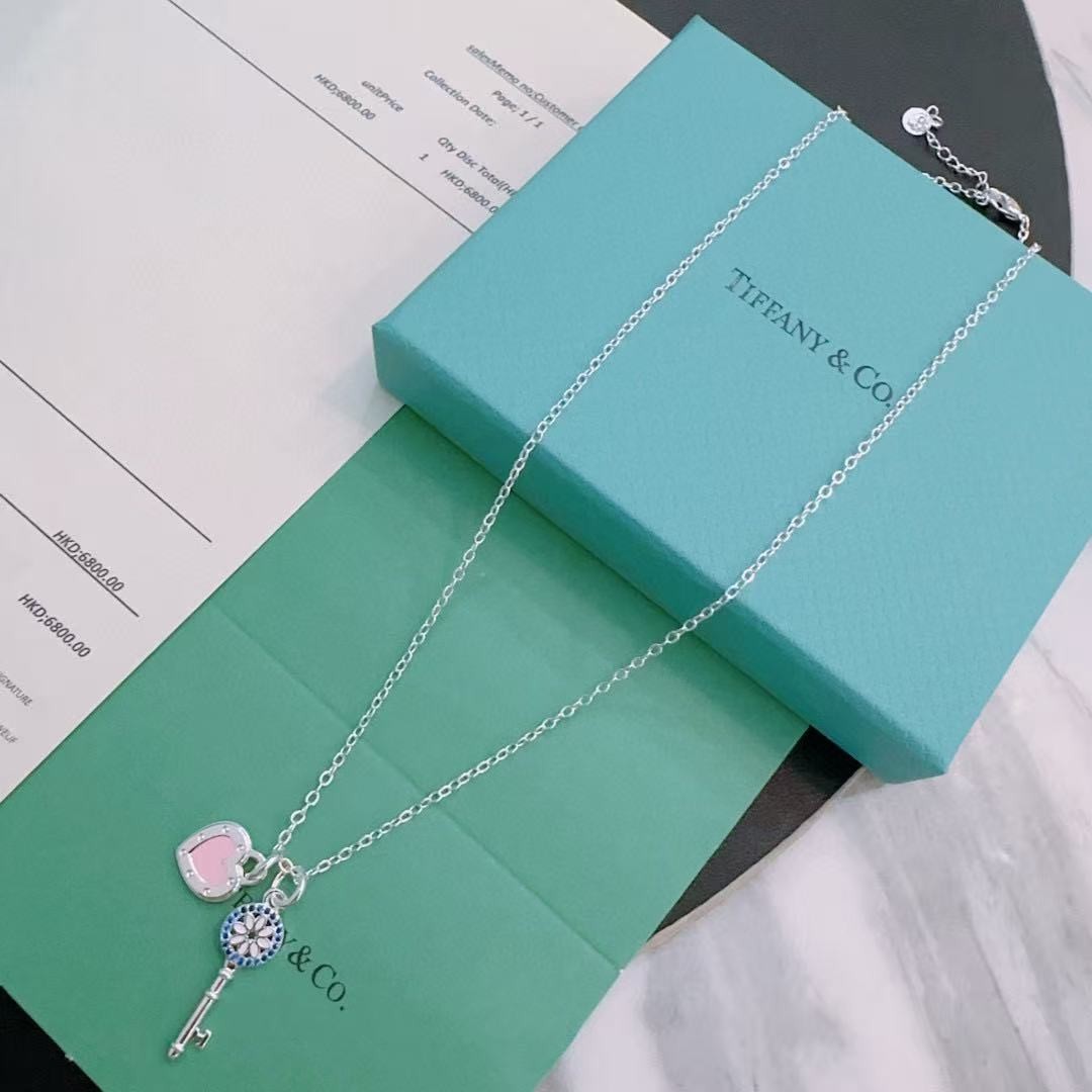 <p>TIFFNY&amp;CO. 項鍊</p>