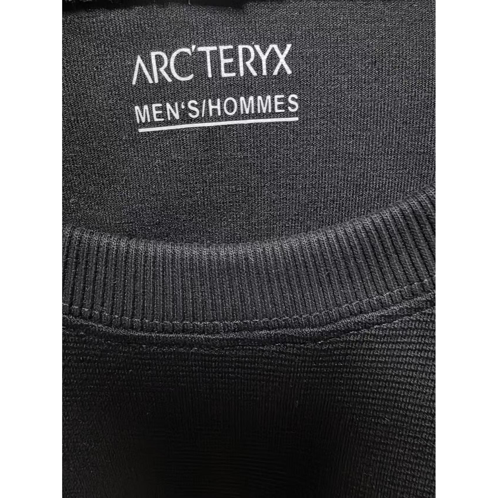 <p>Arc'teryx 新款卫衣(黑)</p>