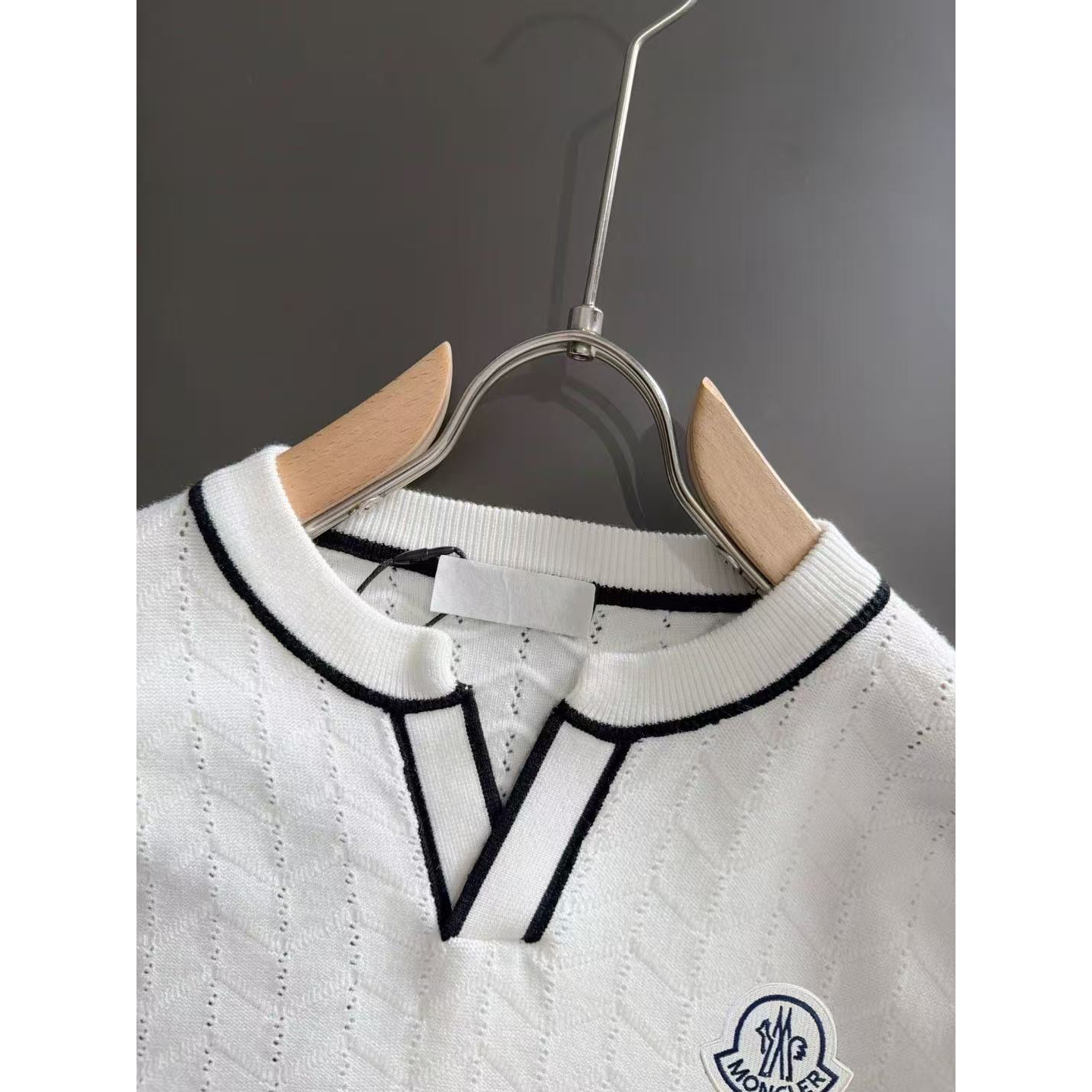 <p>MONCLER 秋冬官网最新毛衣(白)</p>