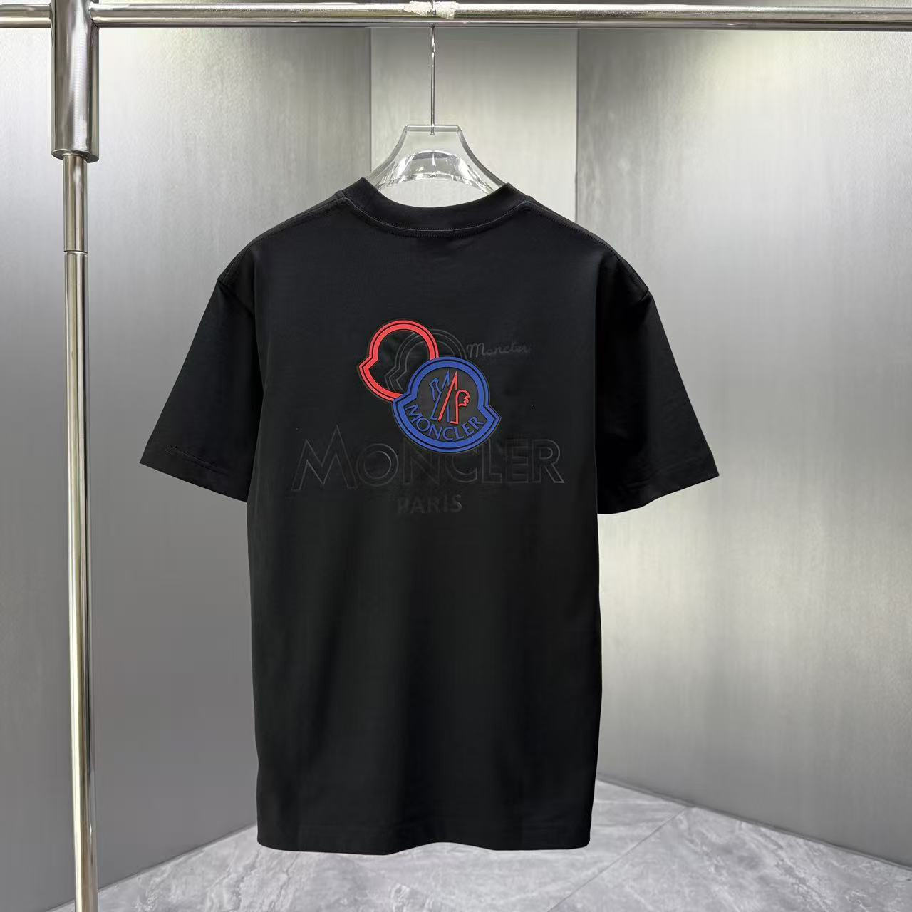 <p>Moncler 短袖T恤(黑)</p>