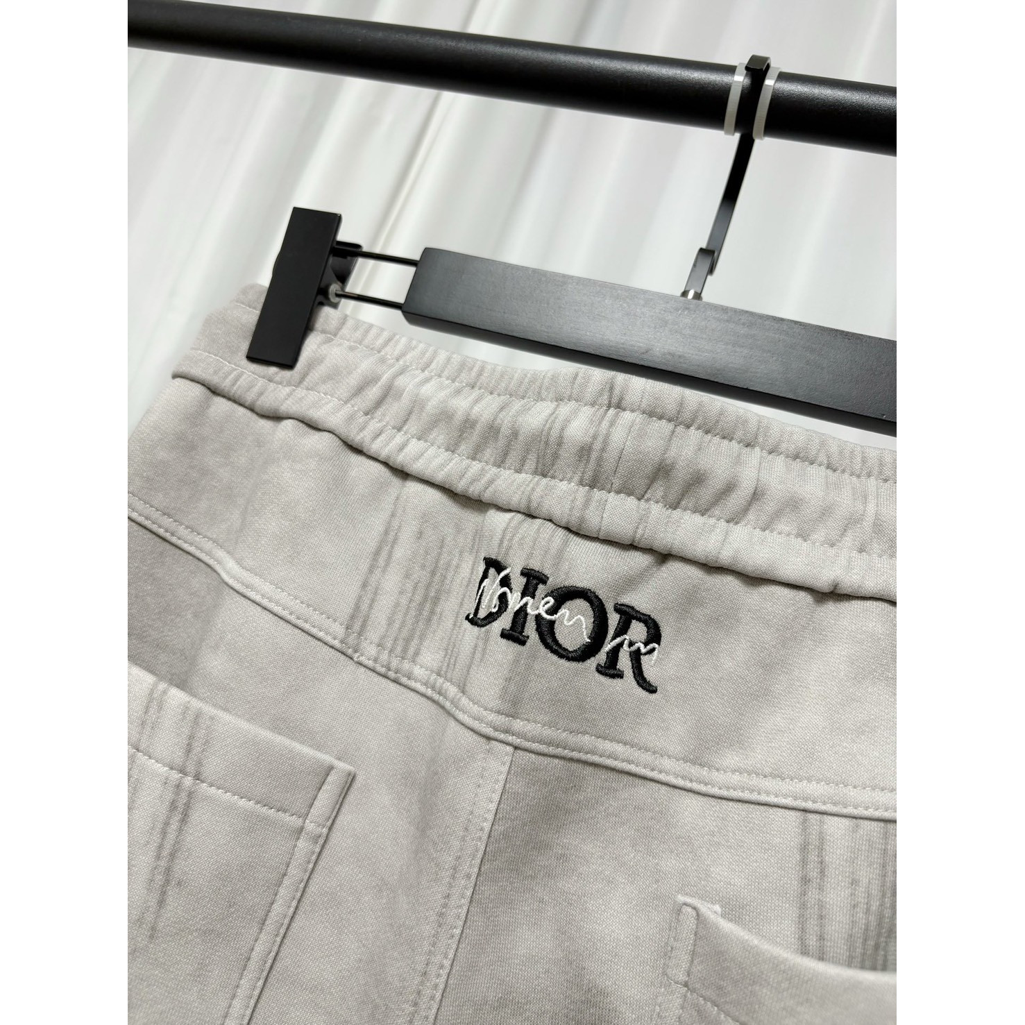 <p>Dior 休闲长裤(灰)</p>
