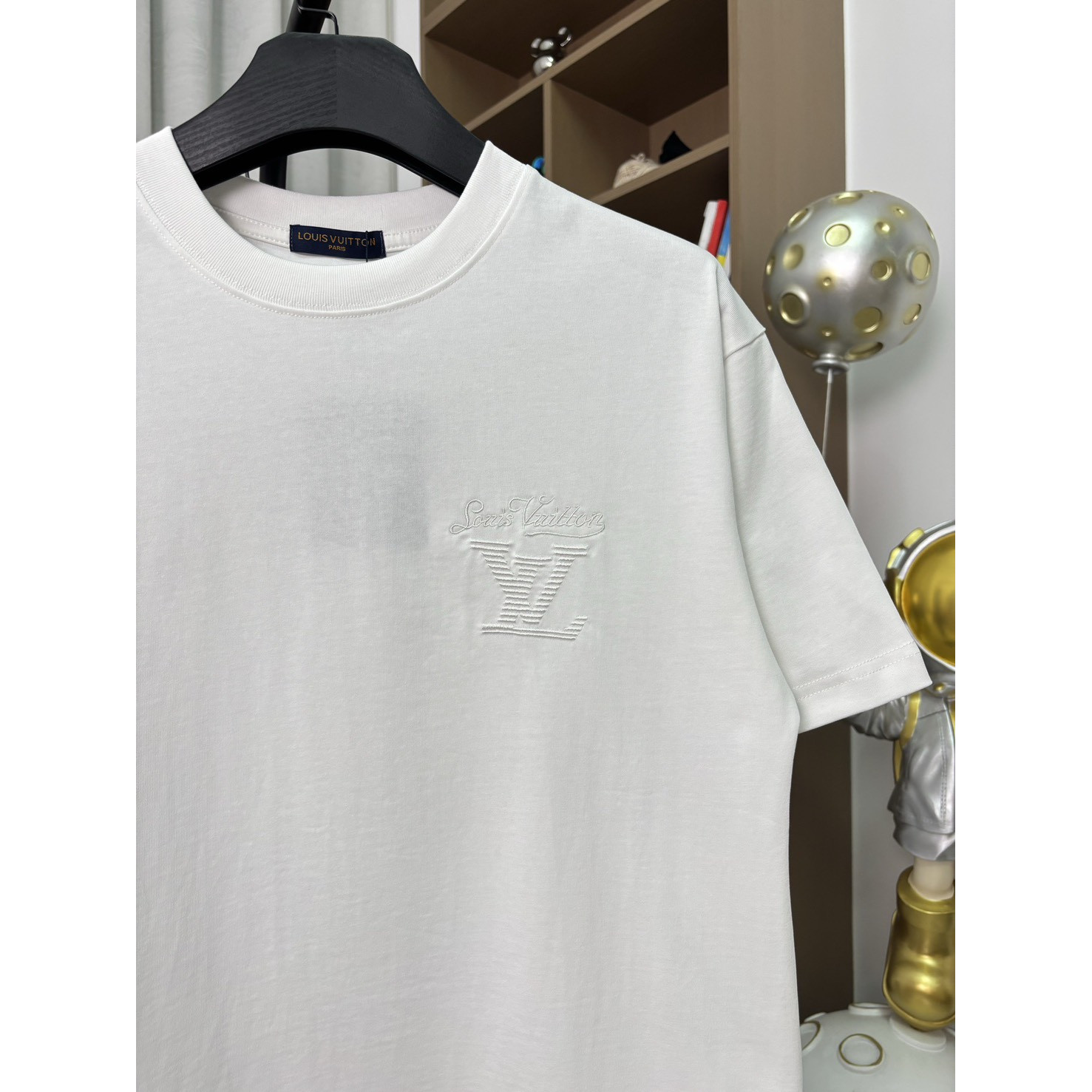 <p>LV 圆领短袖T恤(白DC295#)</p>