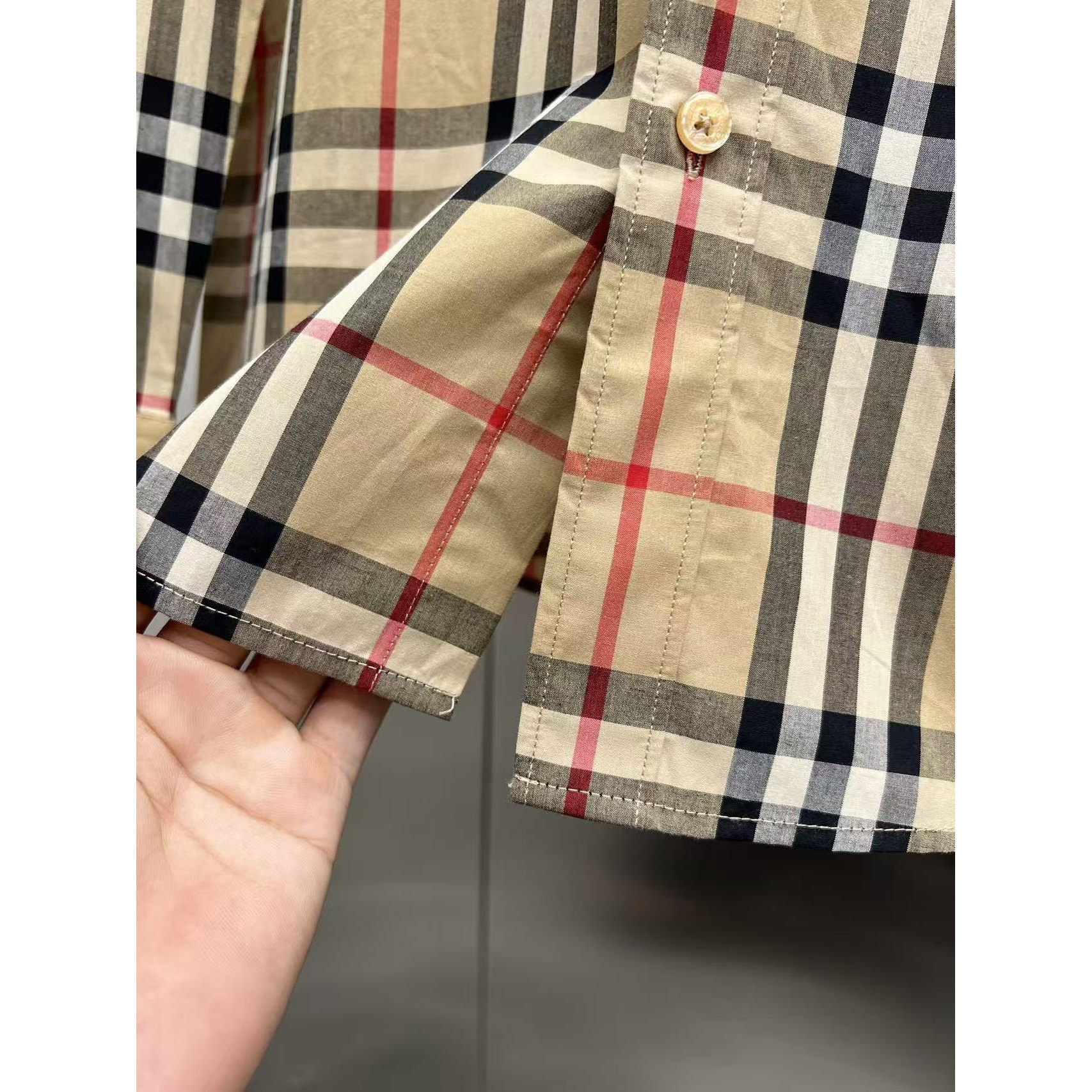 <p>Burberry 长袖衬衫(783233)</p>