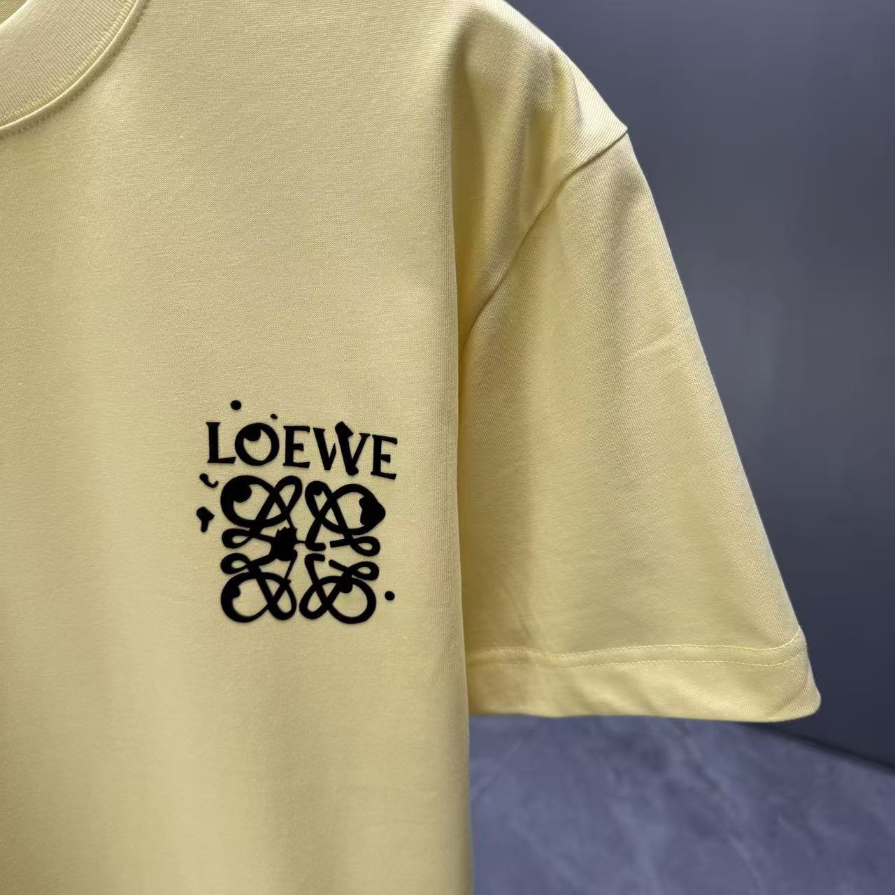 <p>Loewe 短袖T恤(黃)</p>