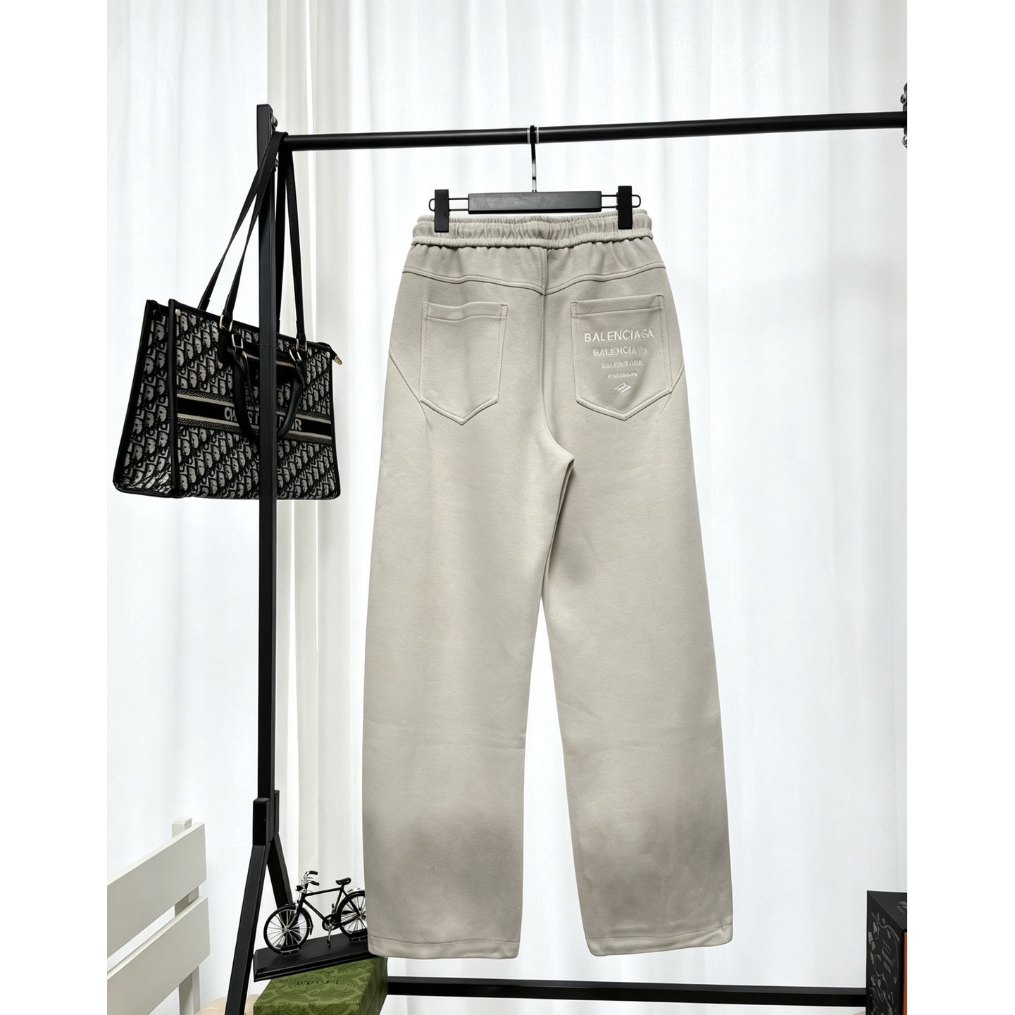 <p>Balenciaga 休闲长裤</p>