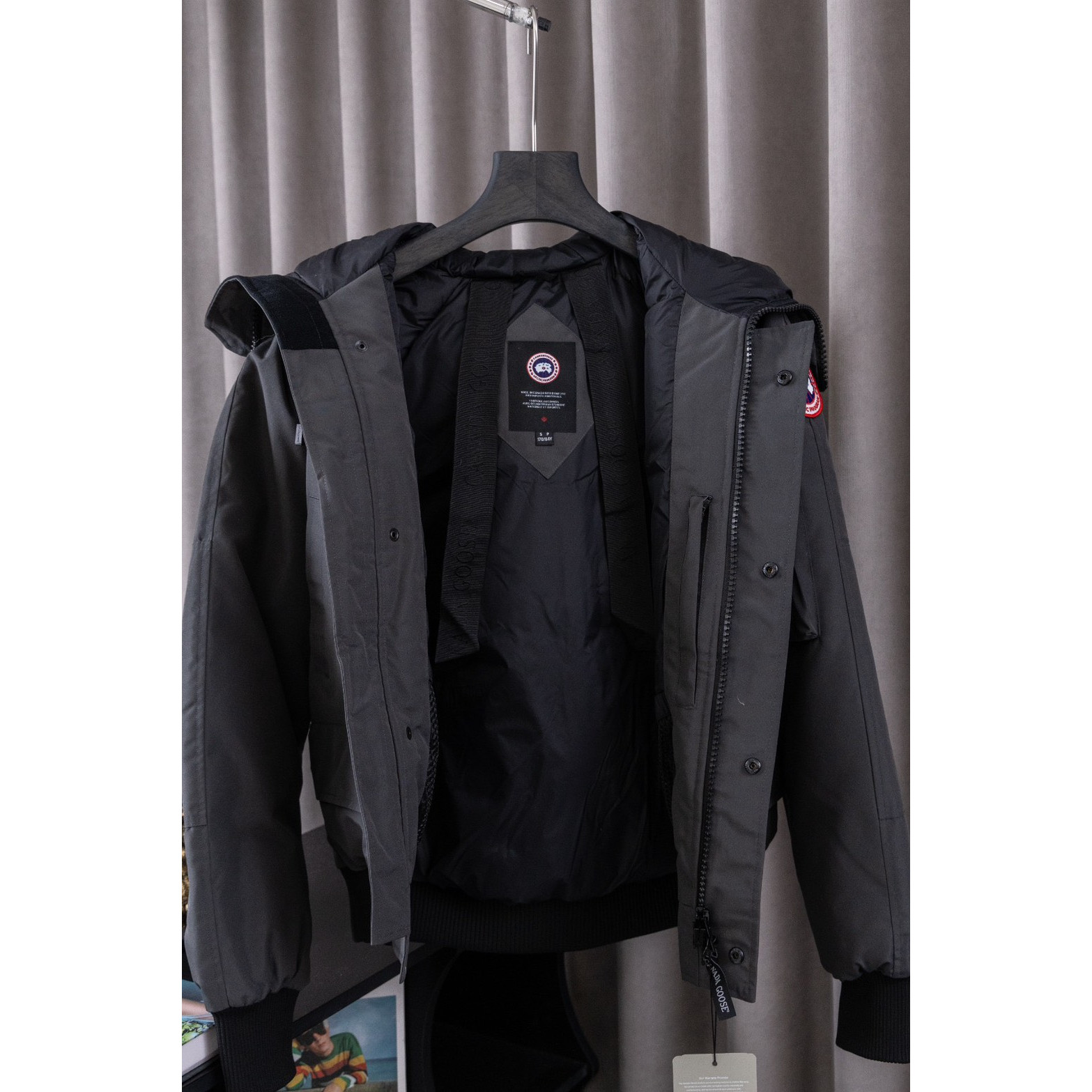 <p>Canada Goose 01款 Chilliwack Bomber 飞行员羽绒服(石墨灰)</p>