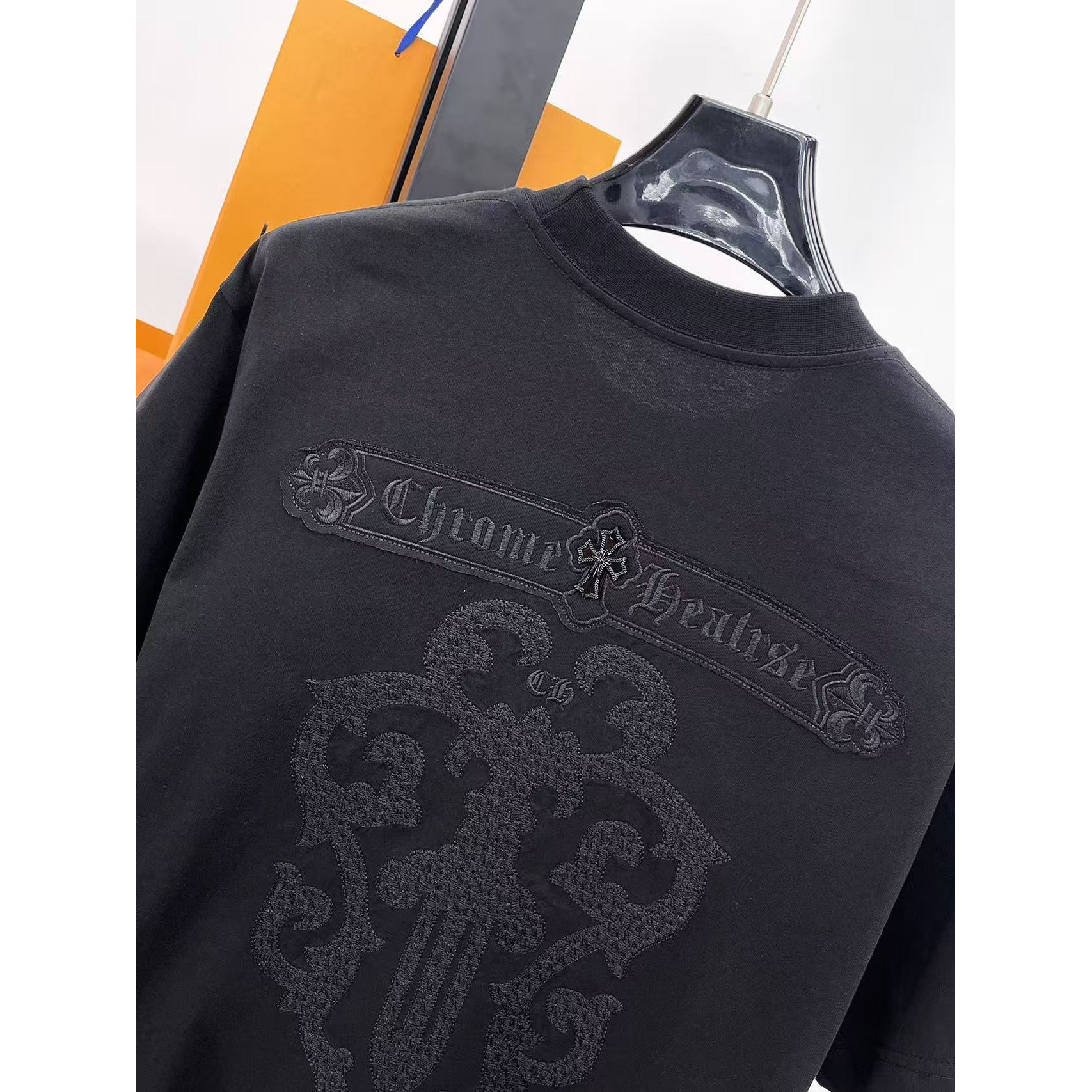 <p>CHROME HEARTS&nbsp;专柜新款短袖T恤(黑)</p>