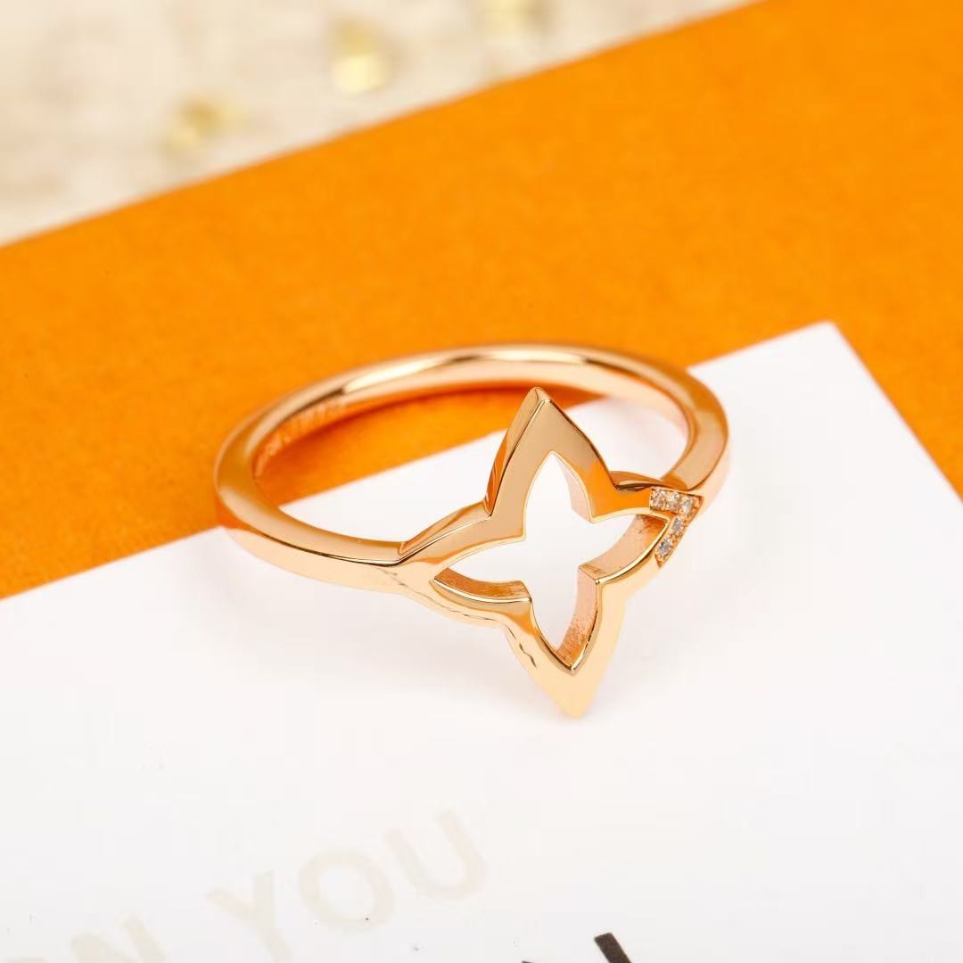 <p>LV&nbsp;菱形戒指</p>