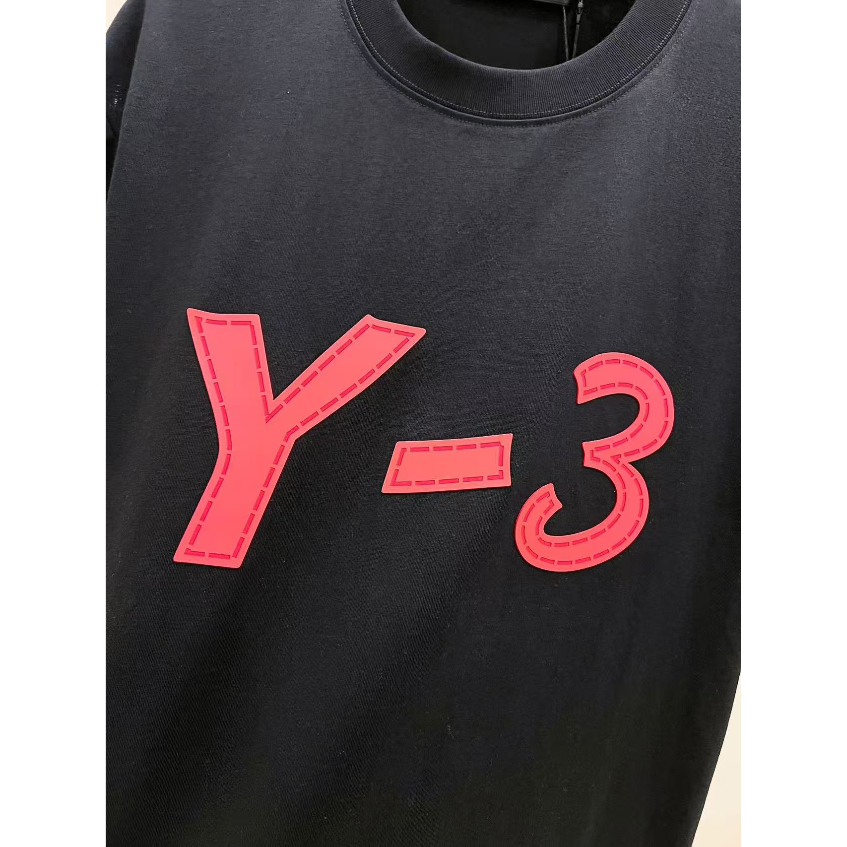 <p>Y-3硅胶厚板短袖T恤(黑)</p>