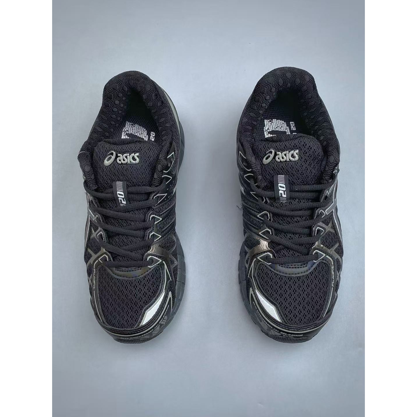 <p>Asics Gel-Kayano 20代 透气专业跑鞋(黑)</p>