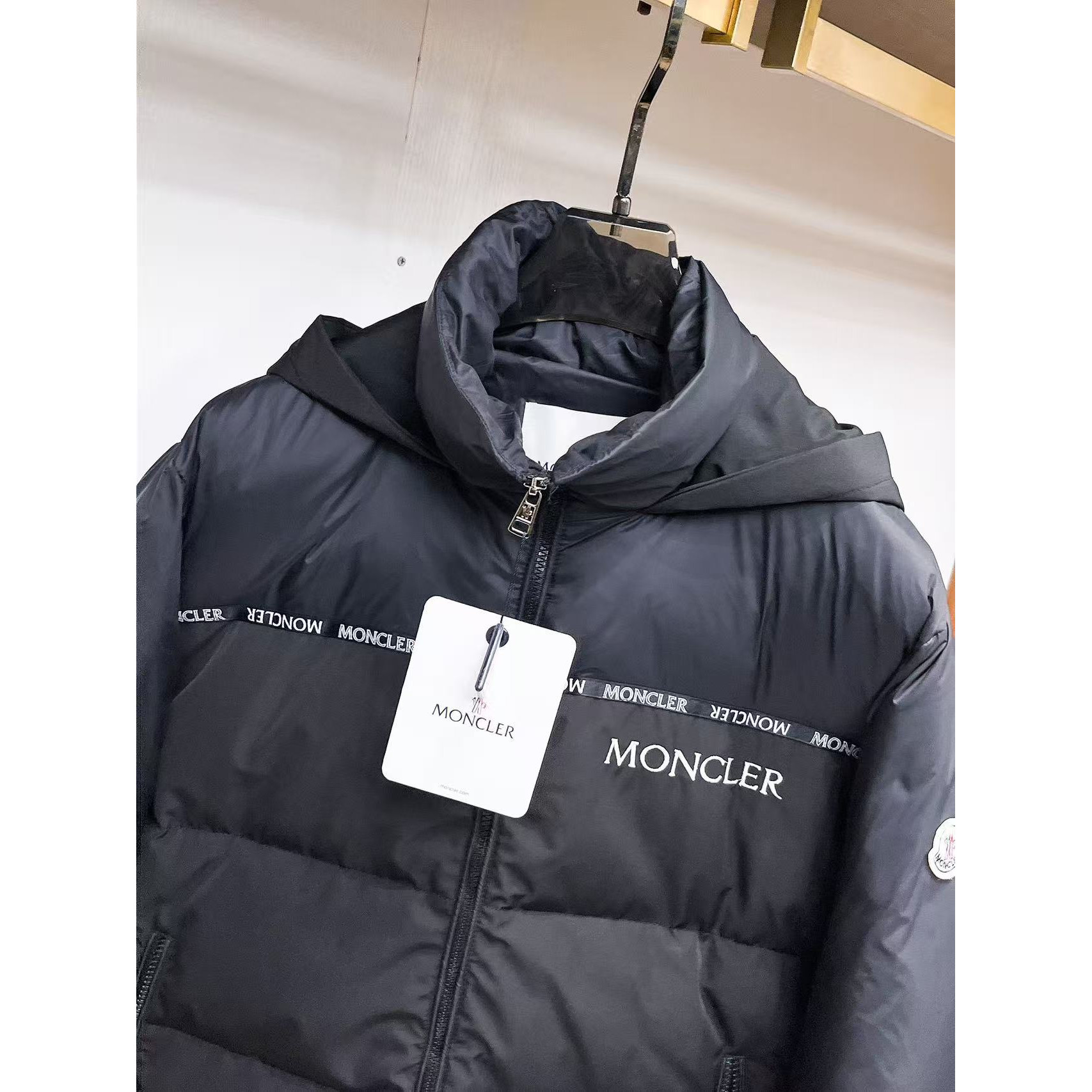 <p>MONCLER 秋冬新款羽绒服(黑)</p>