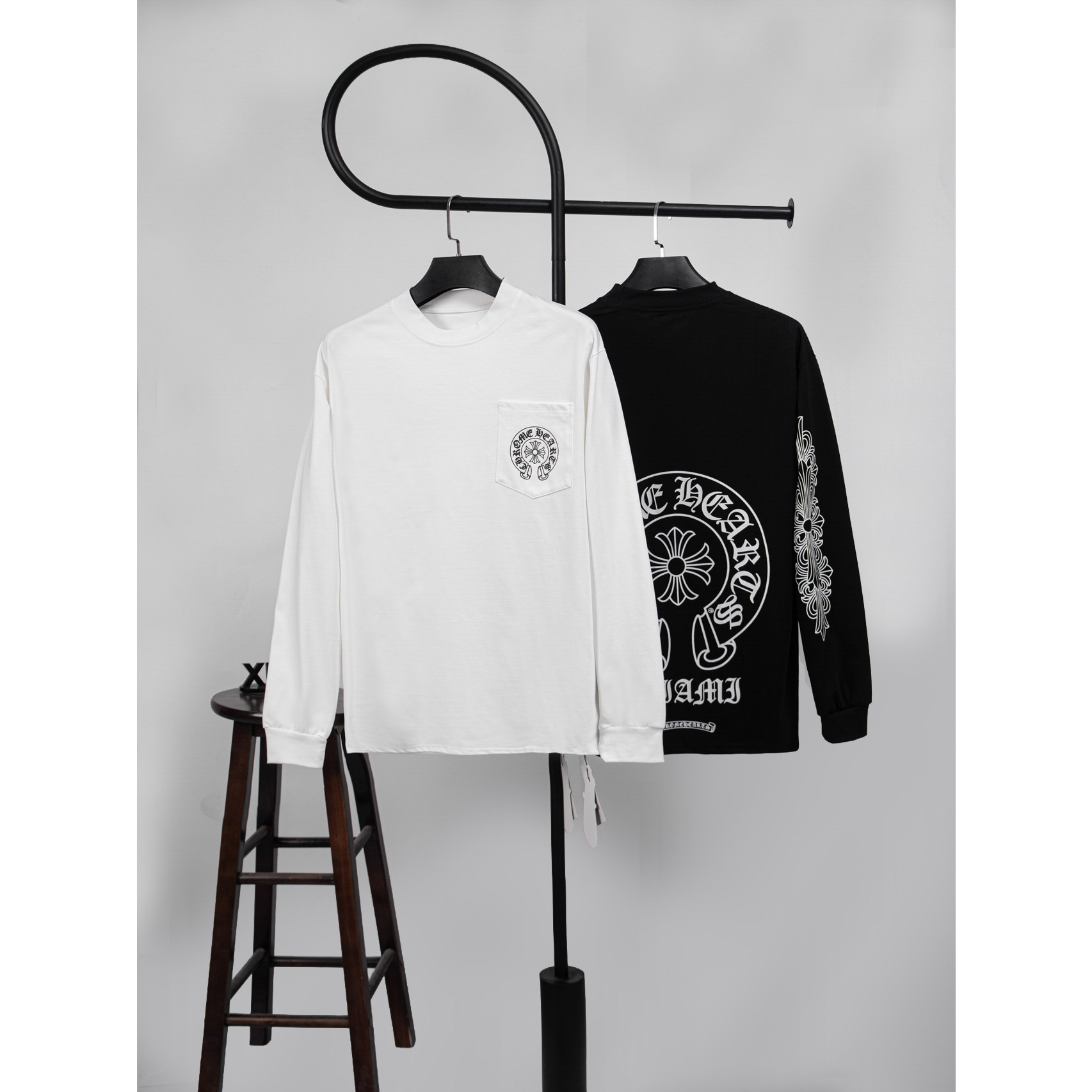 <p>CHROME HEARTS 东京限定长袖T (X489黑)</p>
