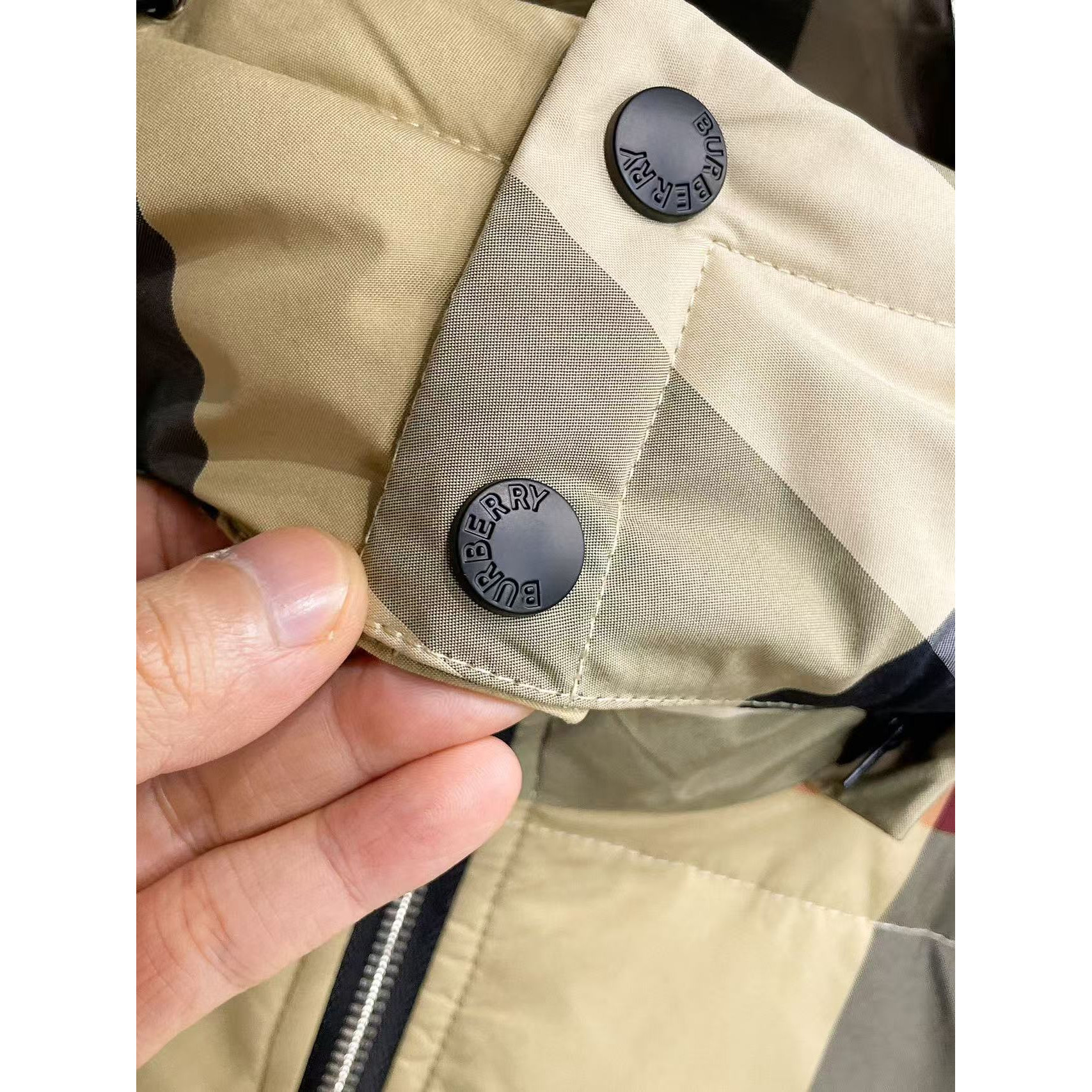 <p>BURBERRY 秋冬新款羽绒服(卡其)</p>