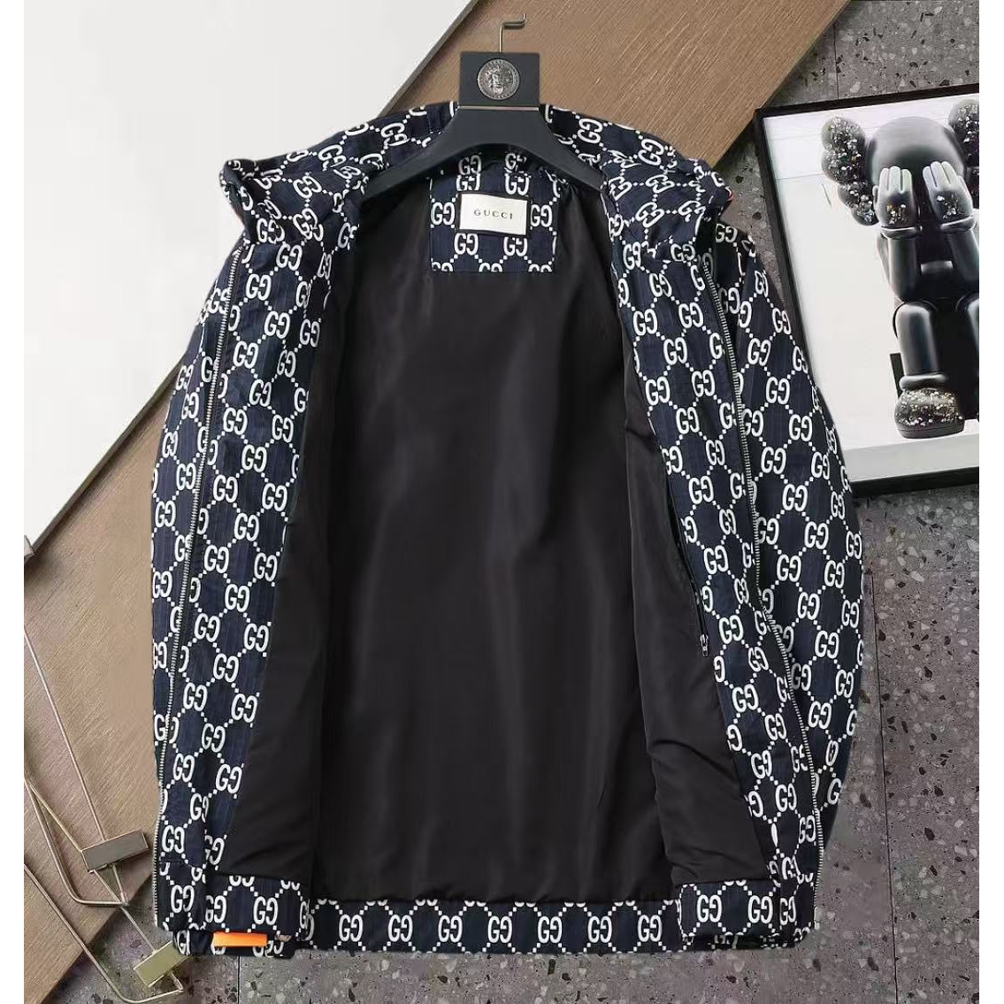 <p>GUCCI 男士夹克外套(藏青)<br />
&nbsp;</p>