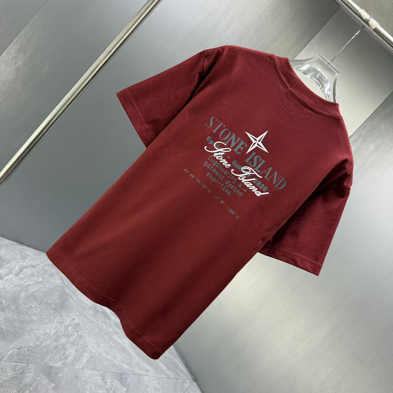 <p>Stone Island 短袖T恤(深紅)</p>