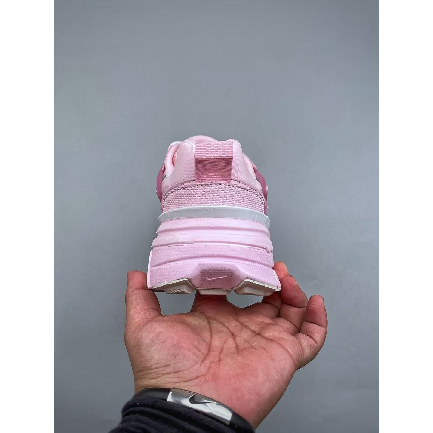 <p>Nike V2K Run 减震防滑复古低帮跑步鞋</p>