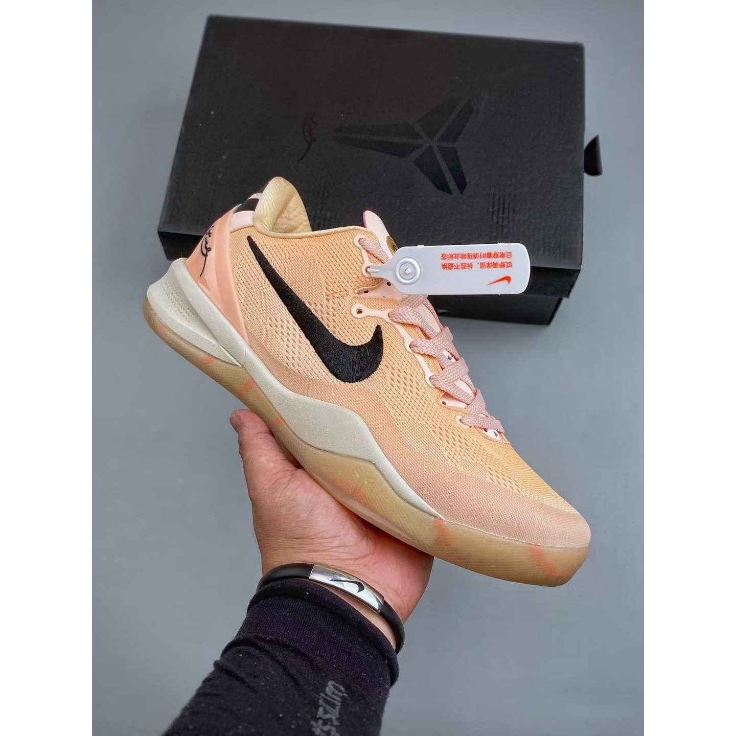 <p>Nike KOBE VIII PROTRO 文化篮球鞋</p>