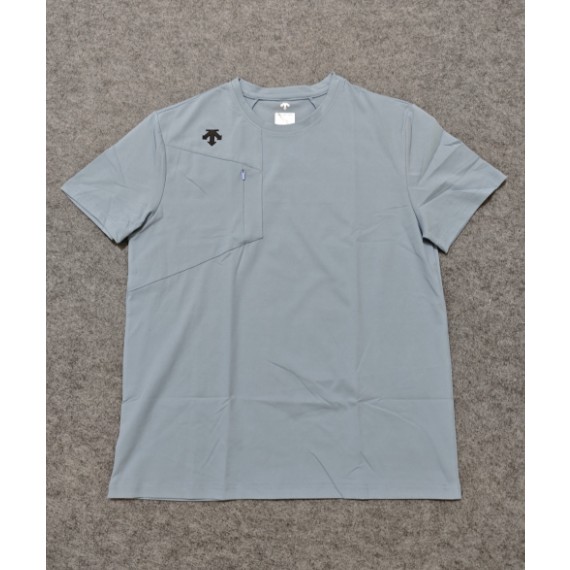 <p>DESCENTE 速乾短袖T恤</p>